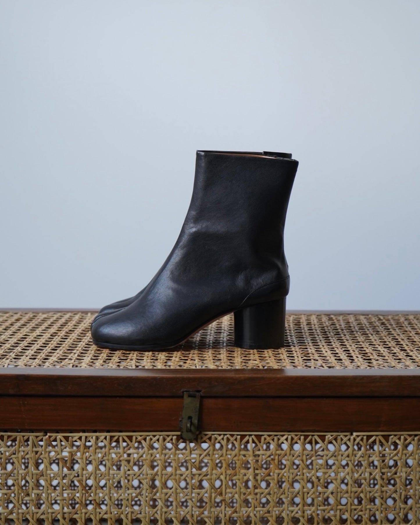 S58WU0246 TABI BOOTS