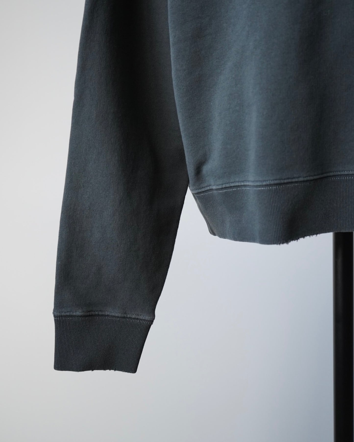 S50GU0235 STAMP LOGO SWEATSHIRT