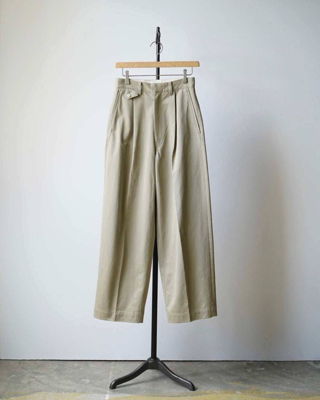 パンツ WASHED FINX CHINO ONE-TUCK PANTS 3 WASHED FINX CHINO ONE-TUCK PANTS – イデアル公式オンラインショップ