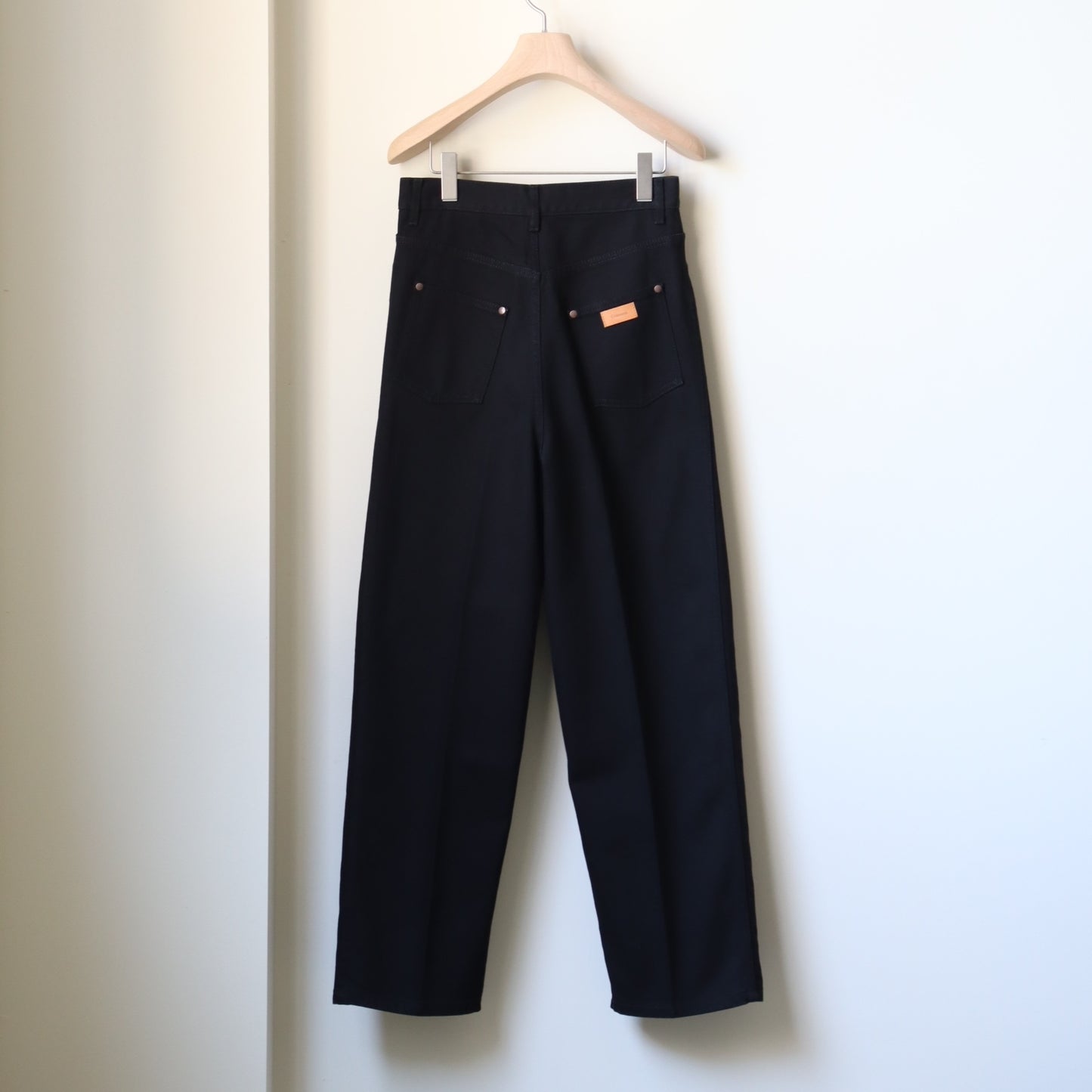 HIGH WAISTED BLACK DENIM