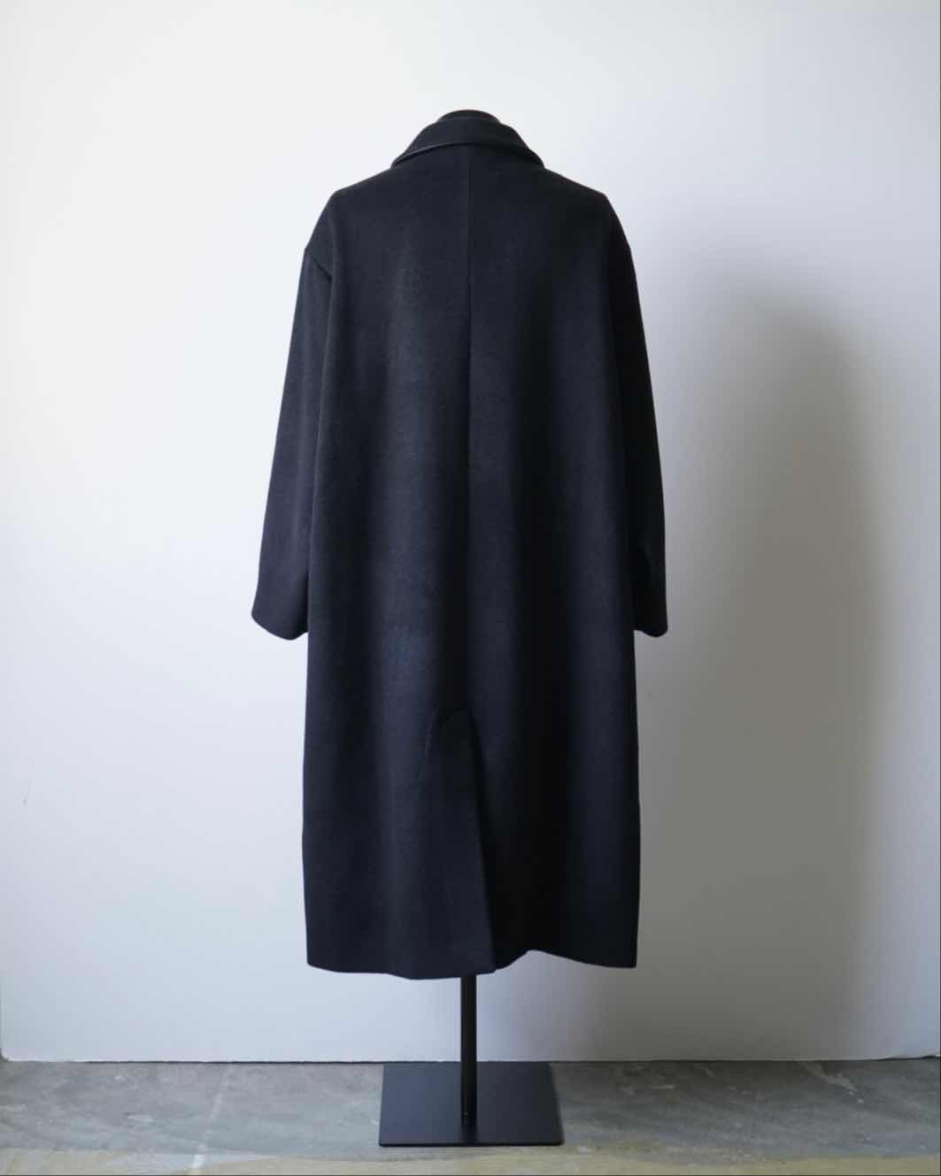 OVERSIZED COAT WITH LEATHER PATCH