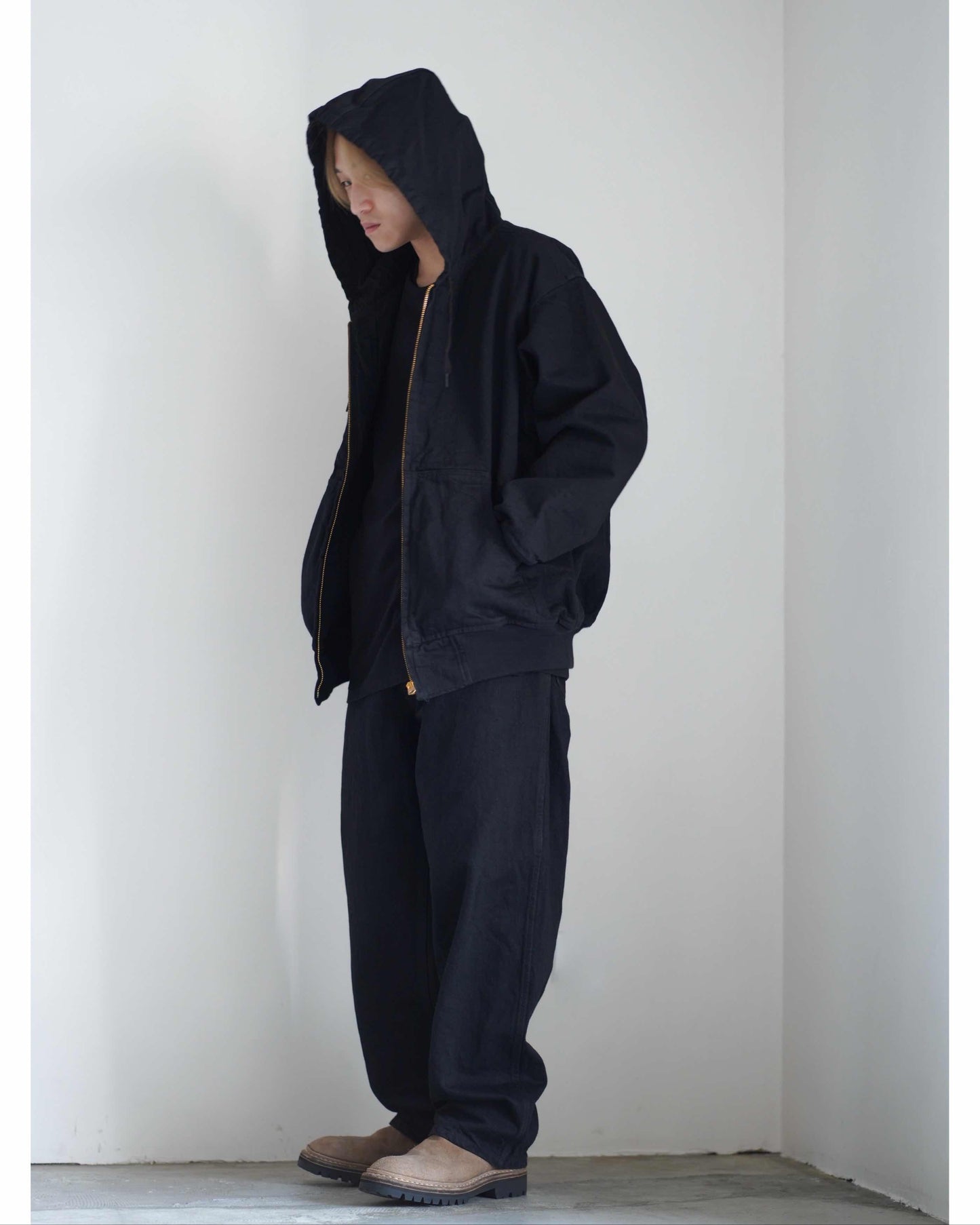 ブラックデニム ベルテッドパンツ