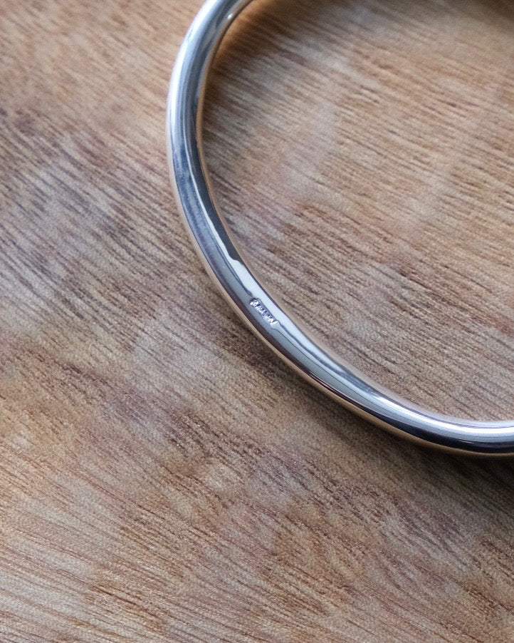 THIN FIBULA BANGLE