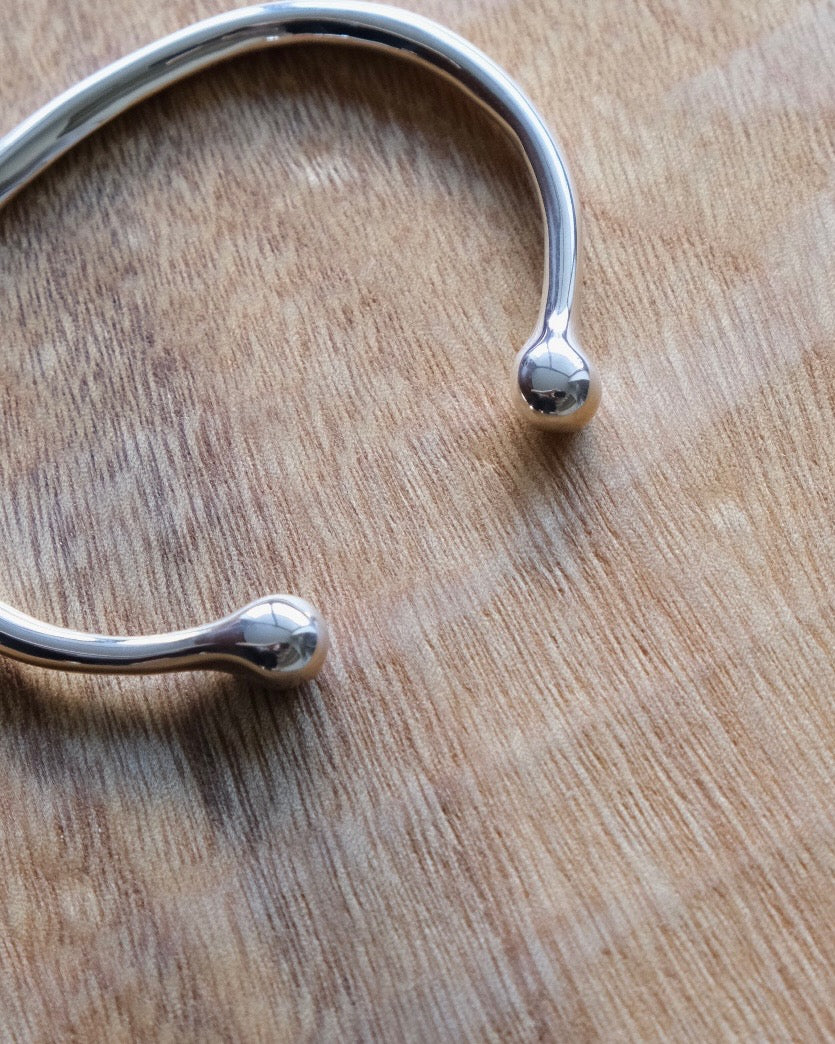 THIN FIBULA BANGLE
