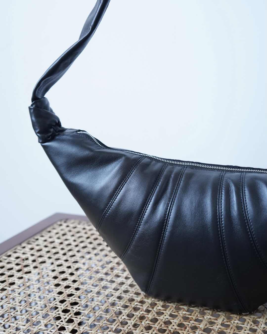 MEDIUM CROISSANT BAG