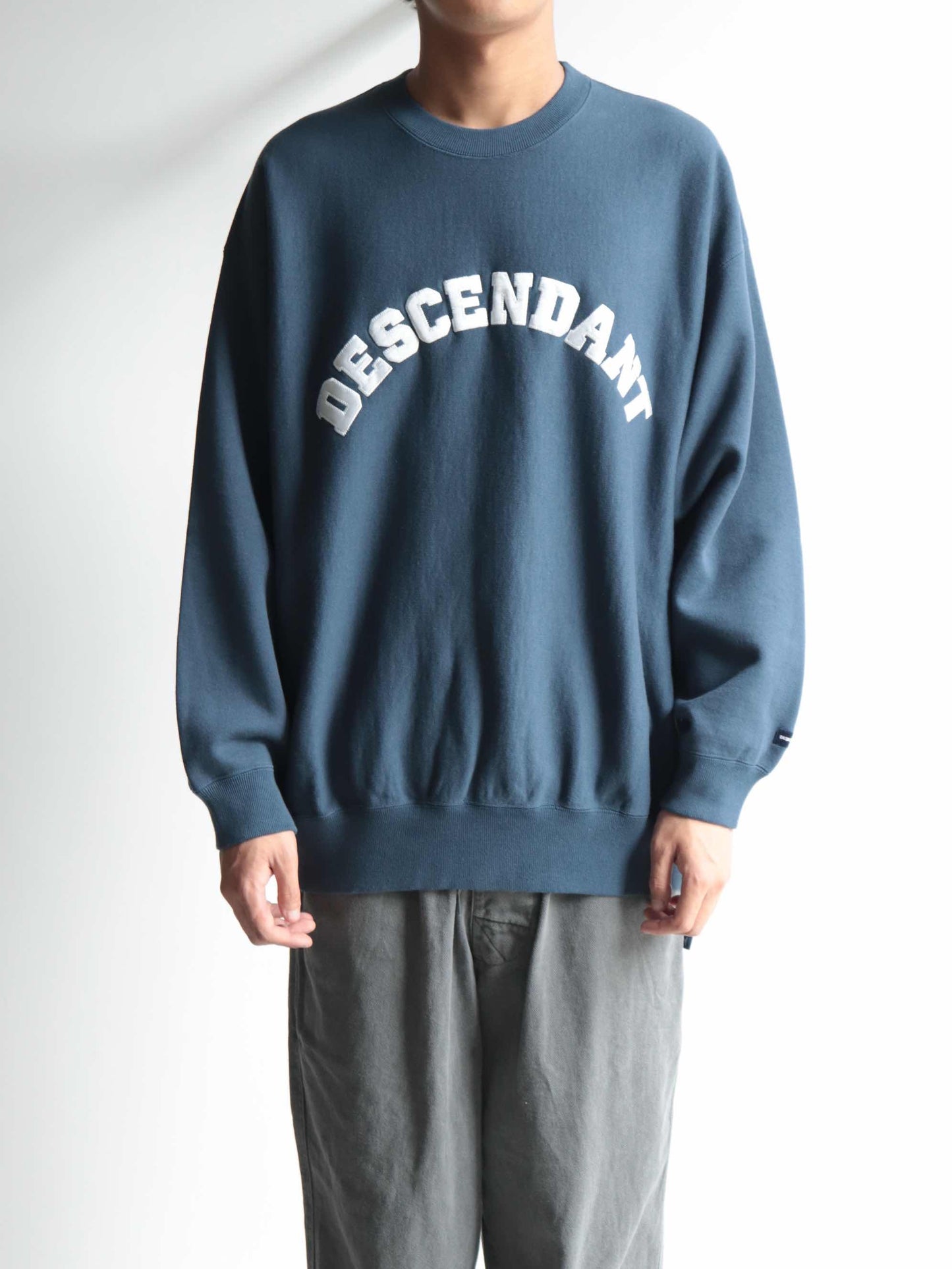 BREACHING CREW NECK