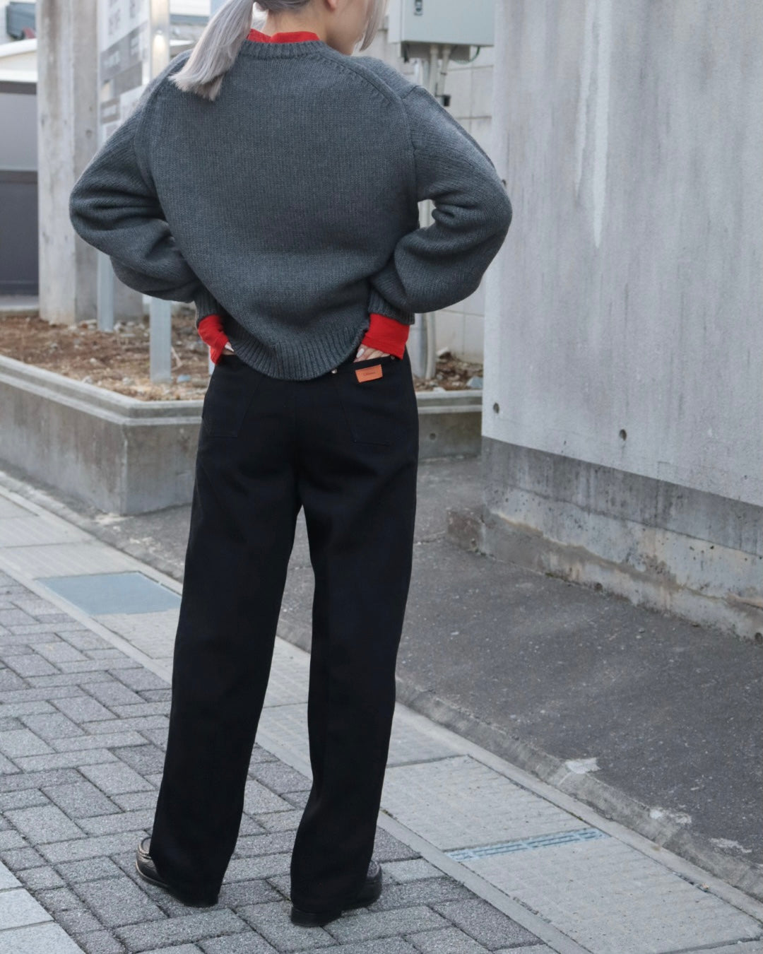 HIGH WAISTED BLACK DENIM