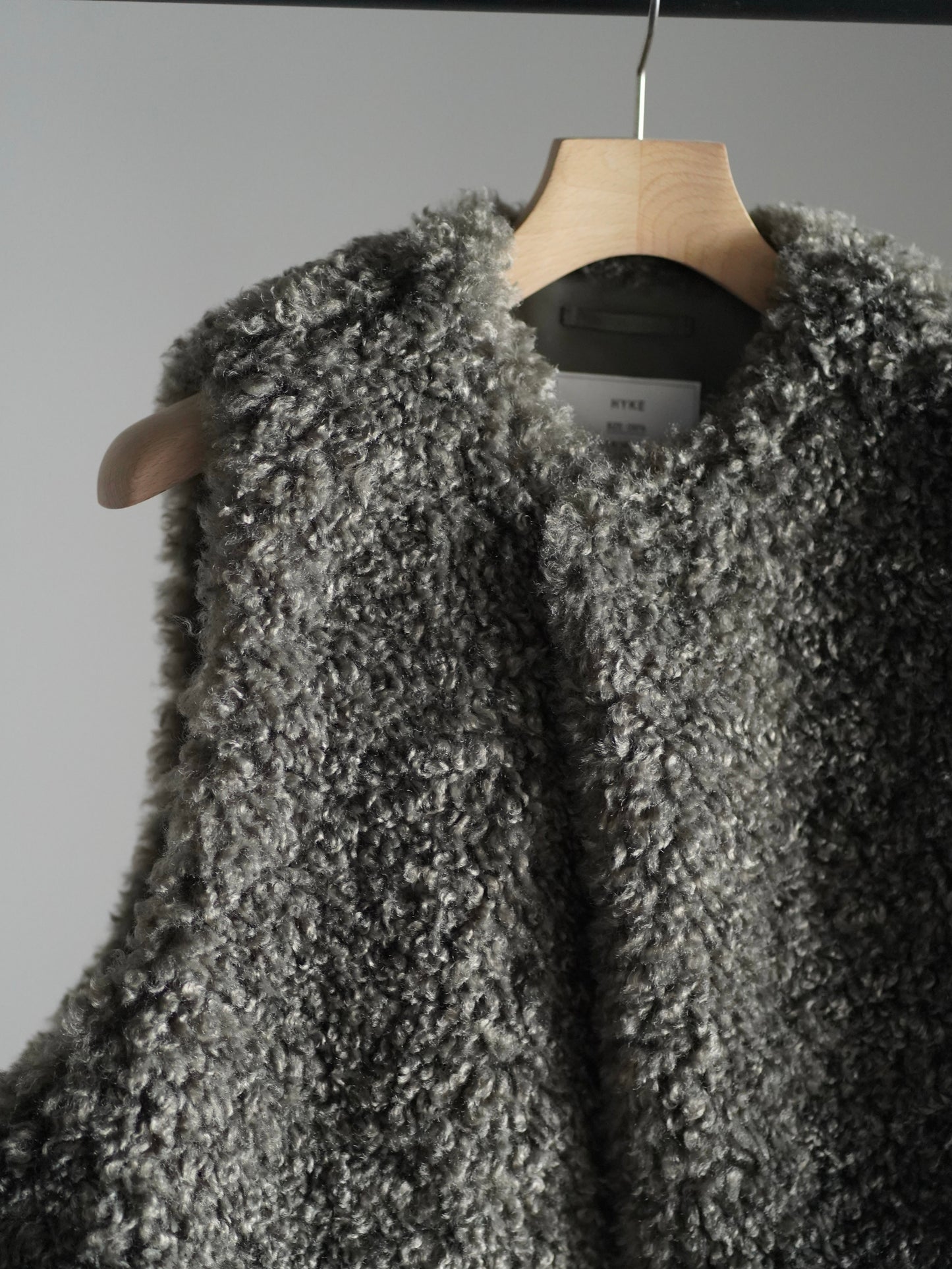 FAUX SHEARLING CROPPED VEST