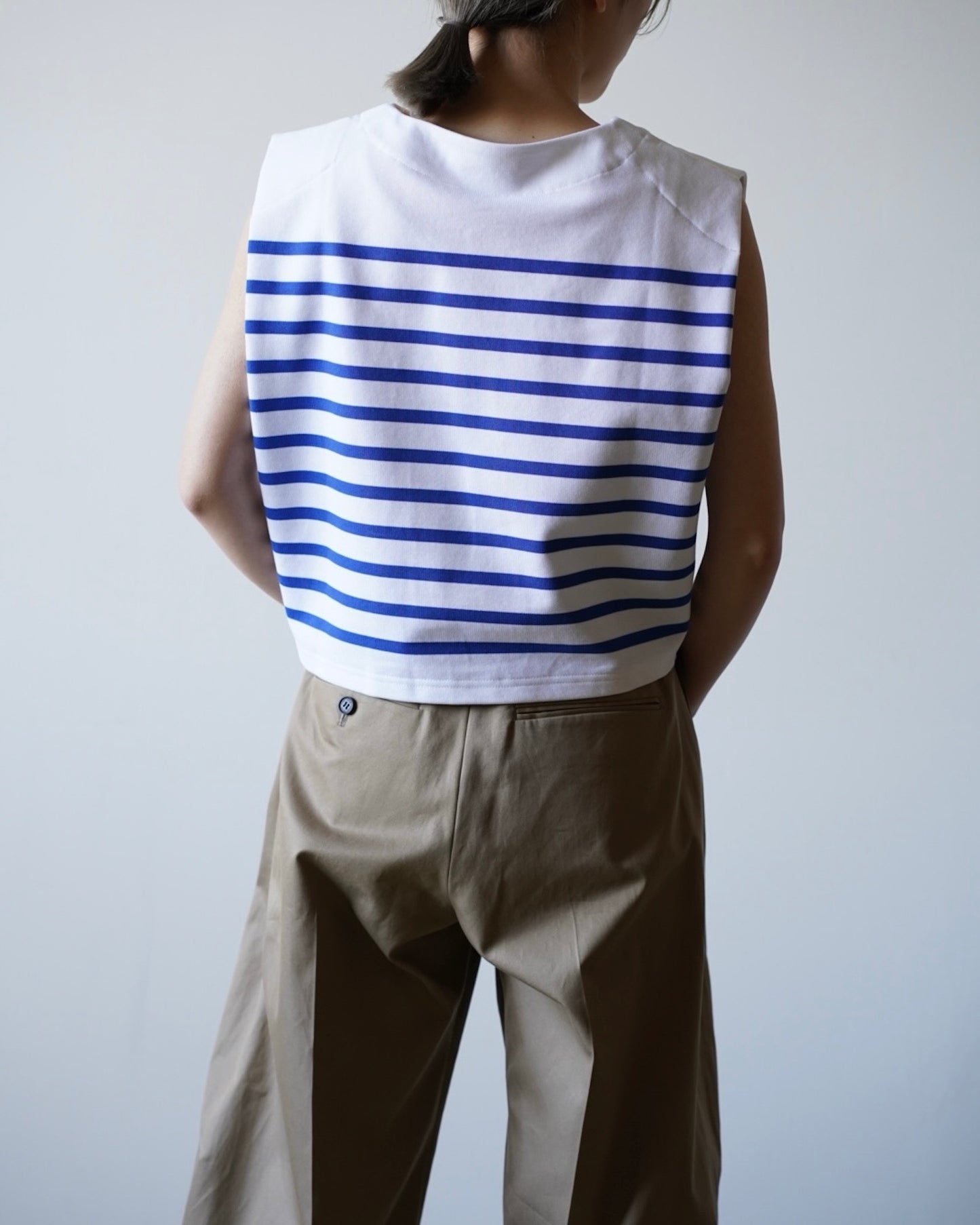 BASQUE SLEEVELESS SHIRT