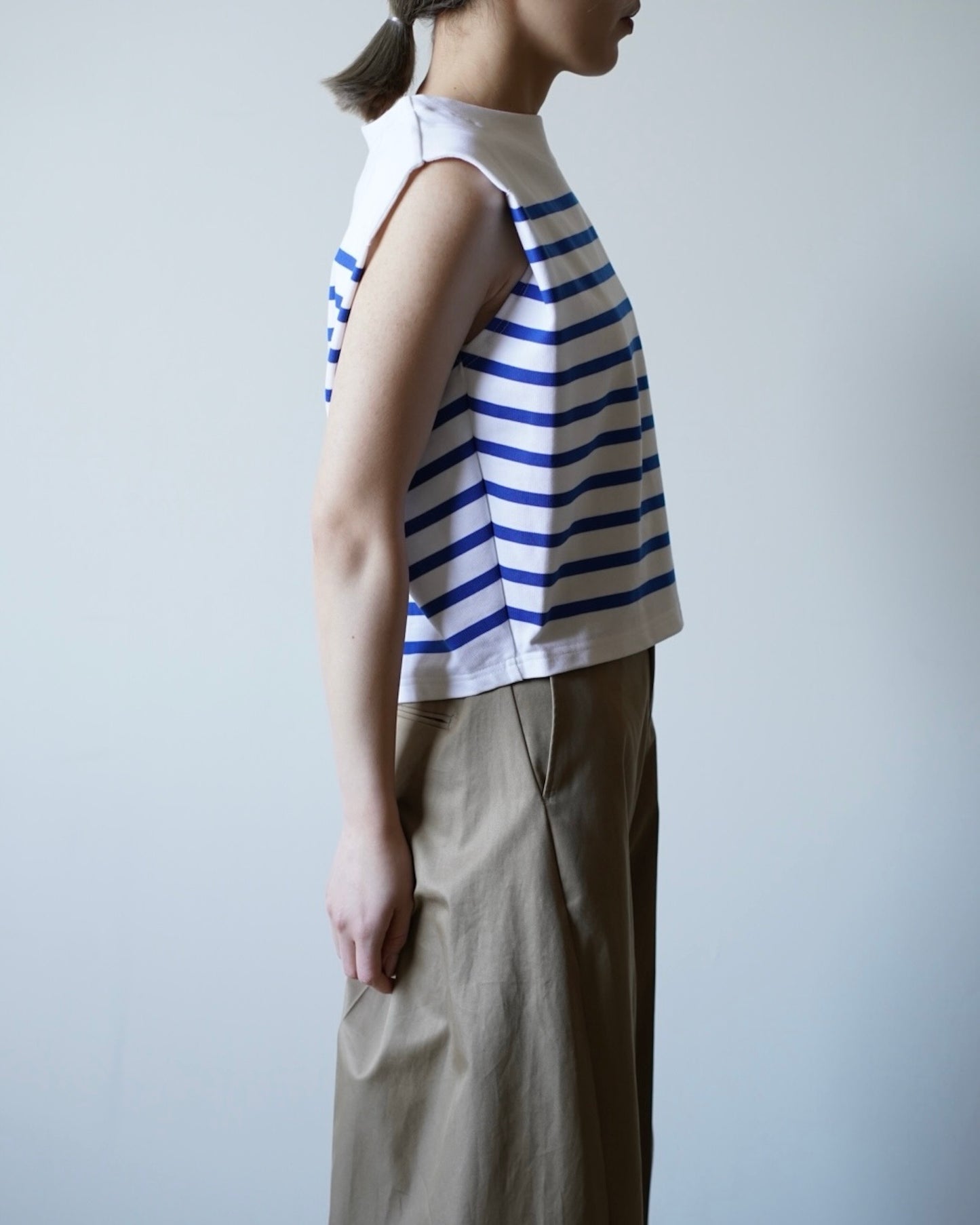 BASQUE SLEEVELESS SHIRT