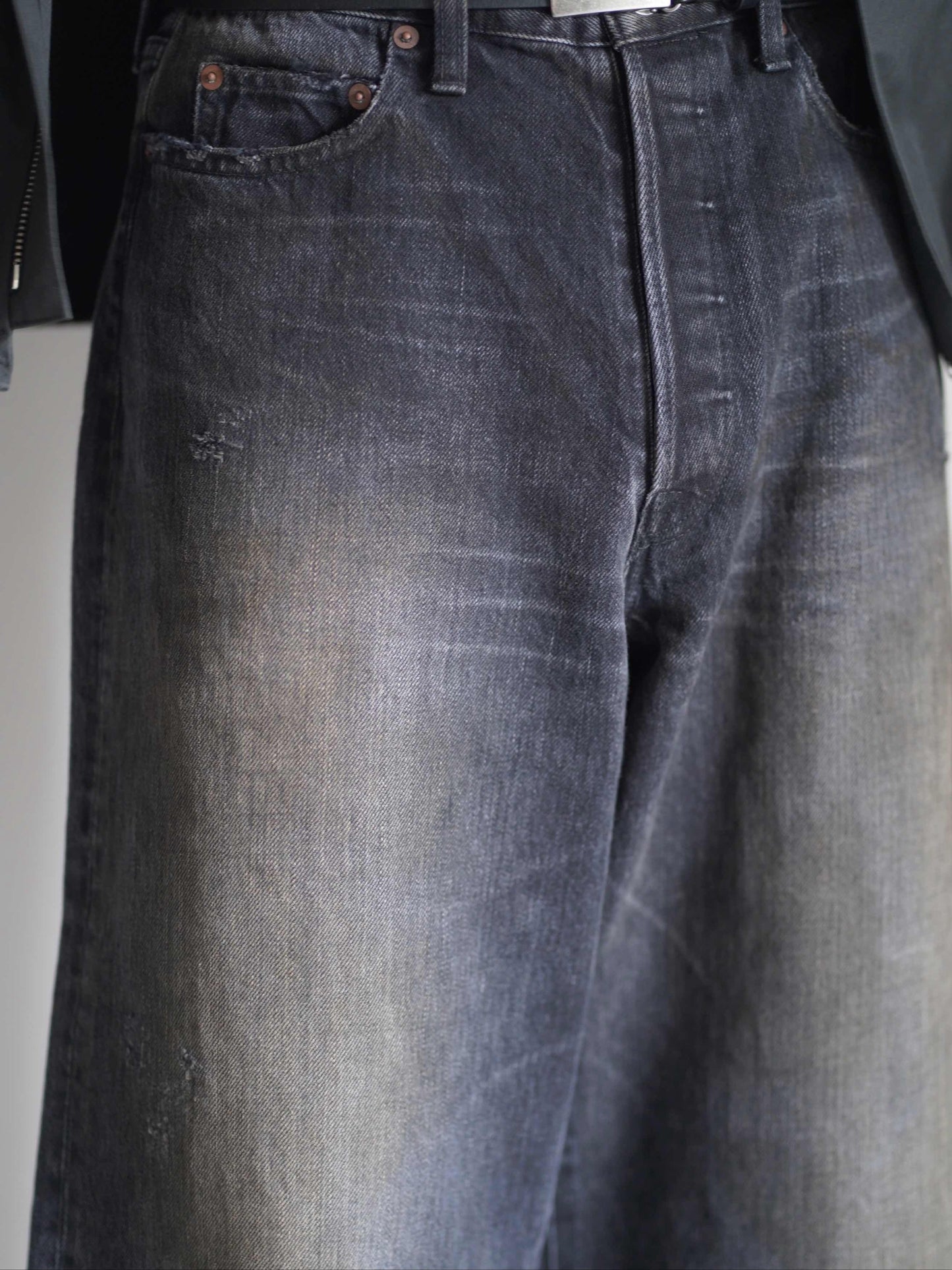 LOOSE DENIM JEANS