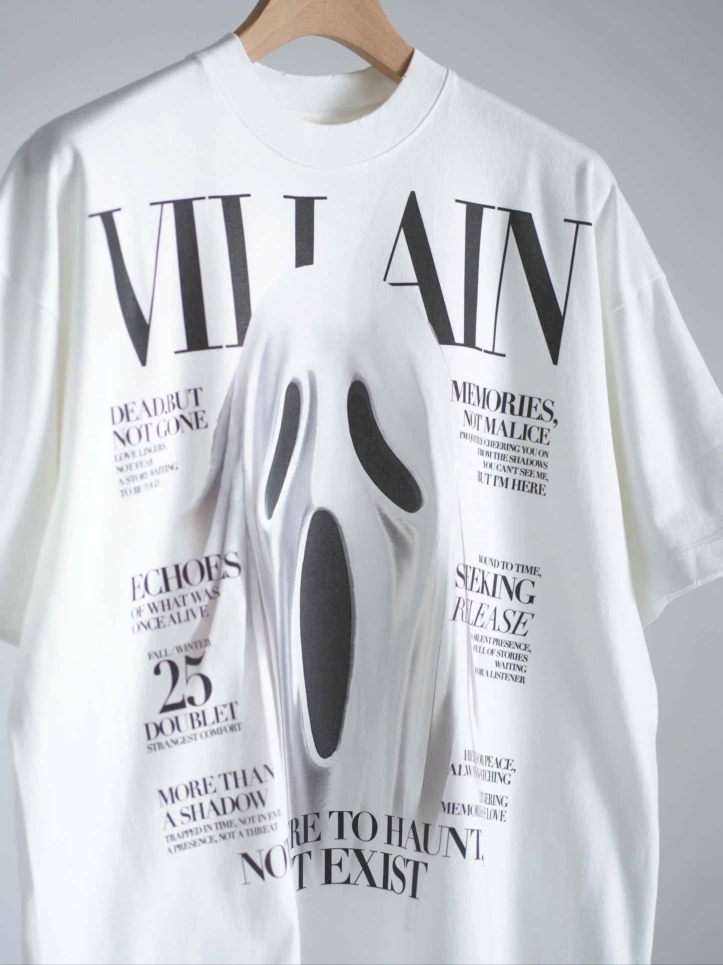 VILLAIN COVER PRINT T-SHIRT
