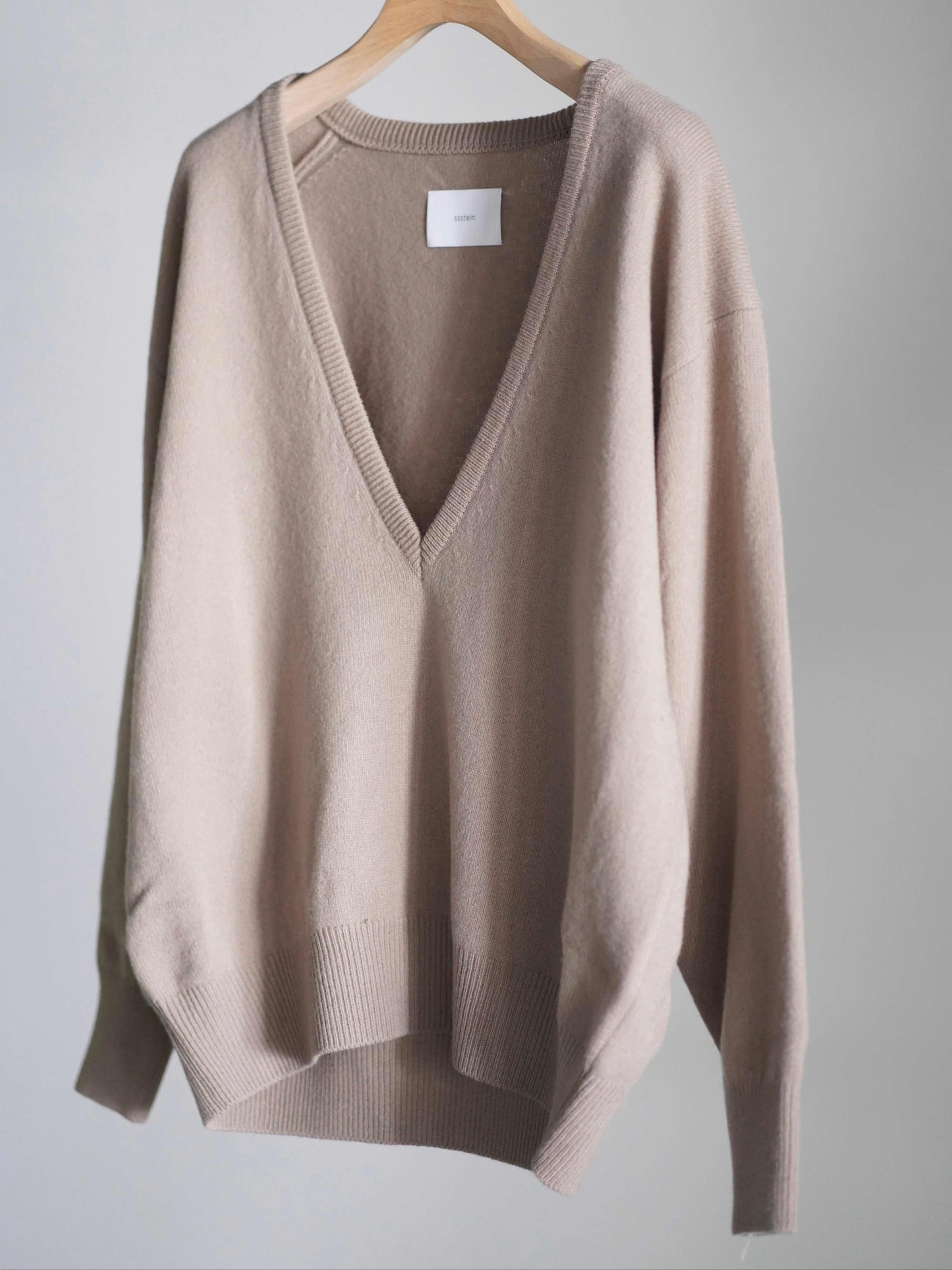 EXTRA FINE WOOL KNIT DEEP V NECK LS