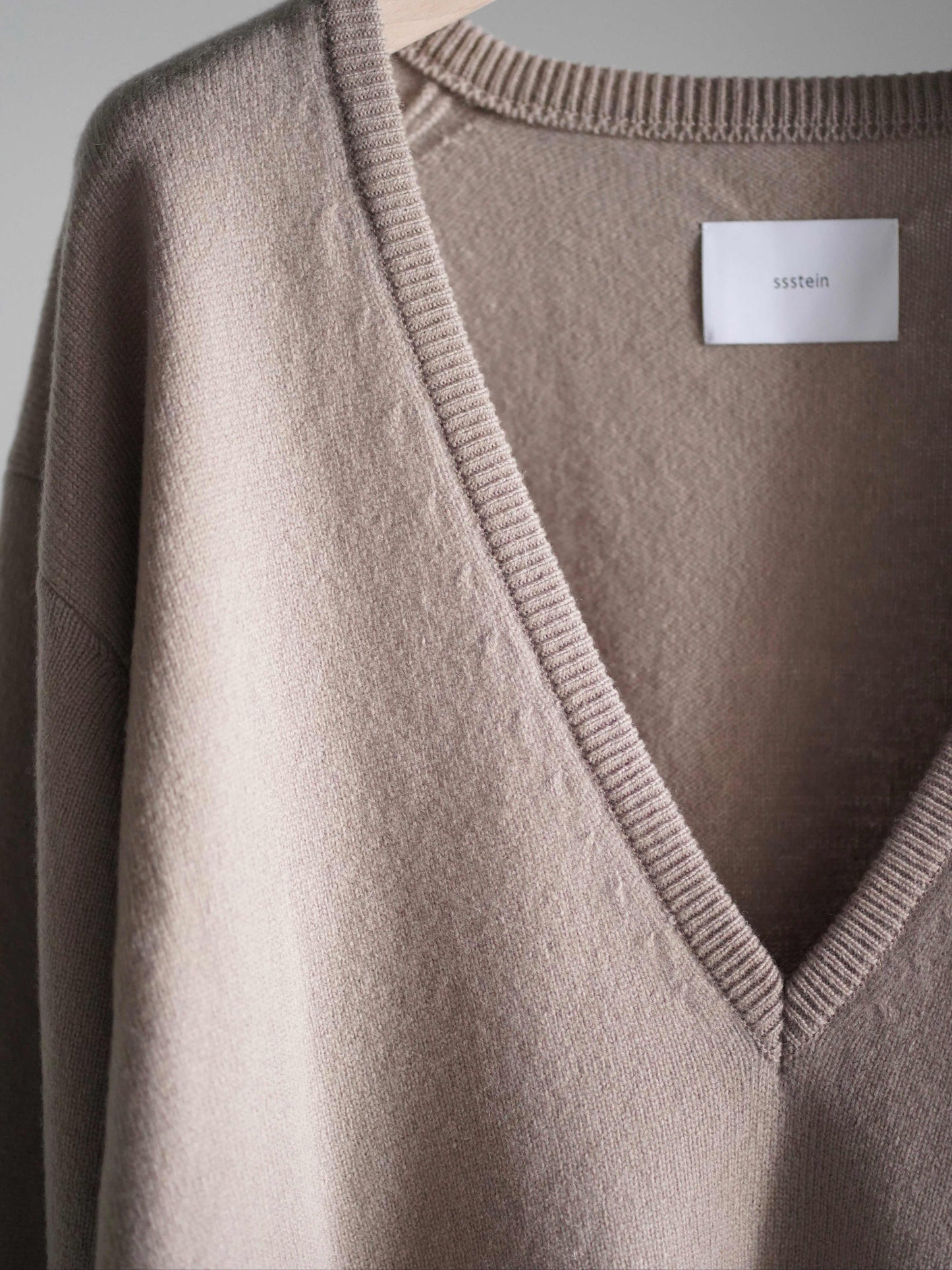 EXTRA FINE WOOL KNIT DEEP V NECK LS