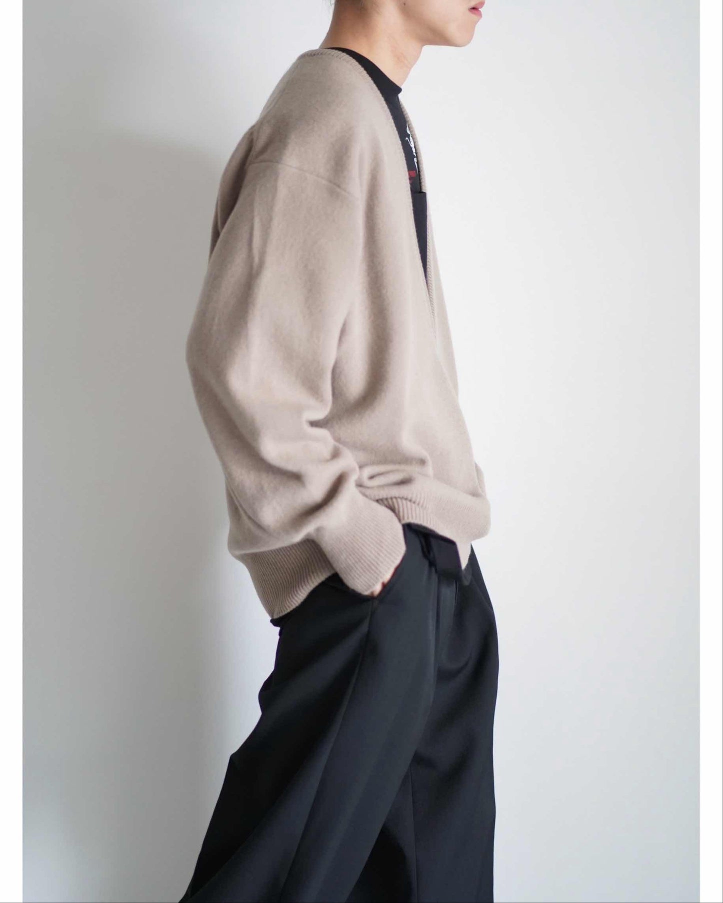 EXTRA FINE WOOL KNIT DEEP V NECK LS