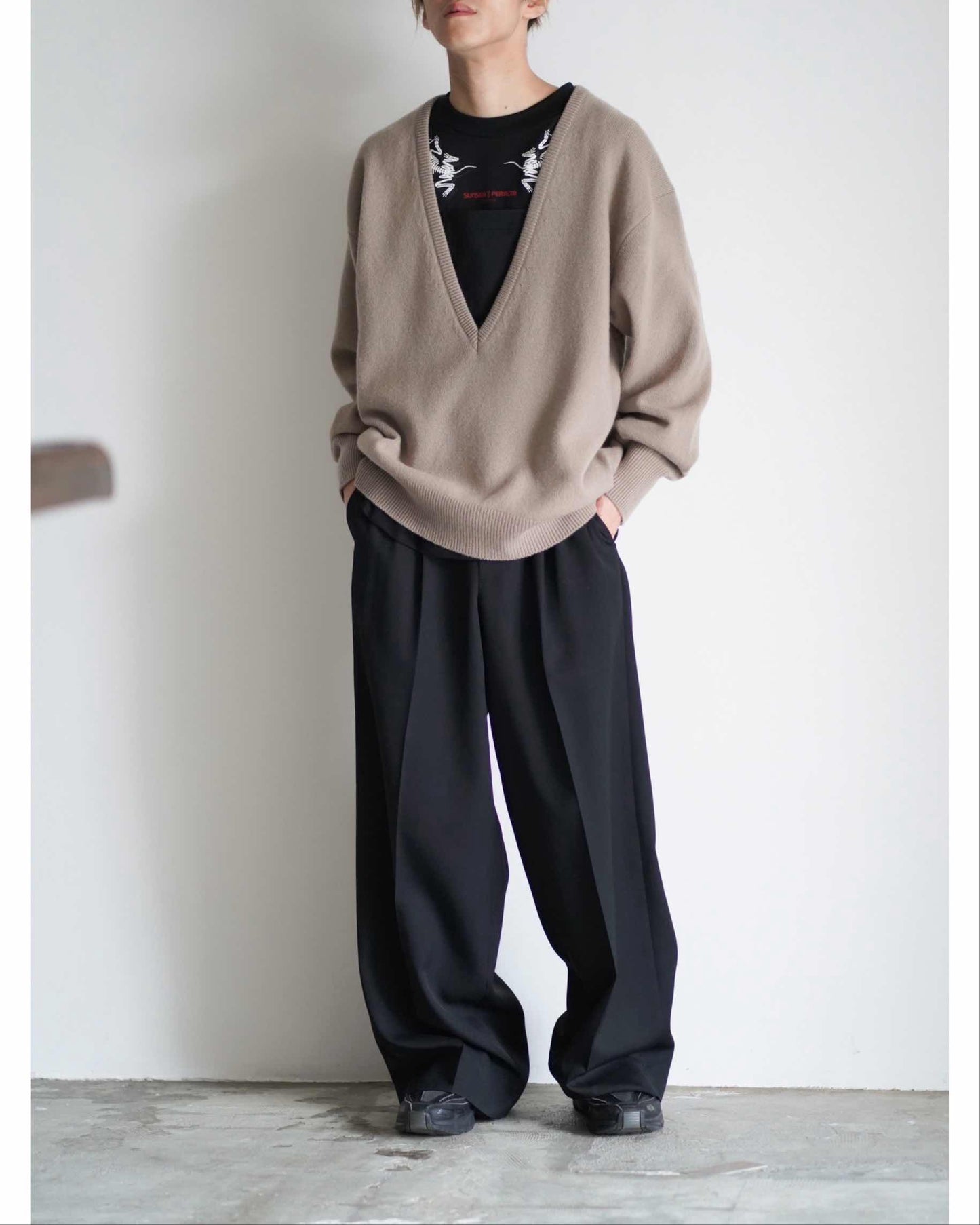 EXTRA FINE WOOL KNIT DEEP V NECK LS