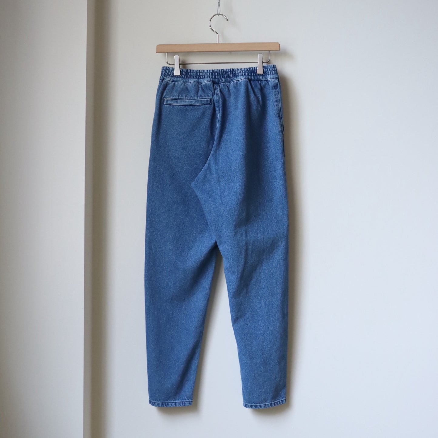 DENIM TAPERED PANTS