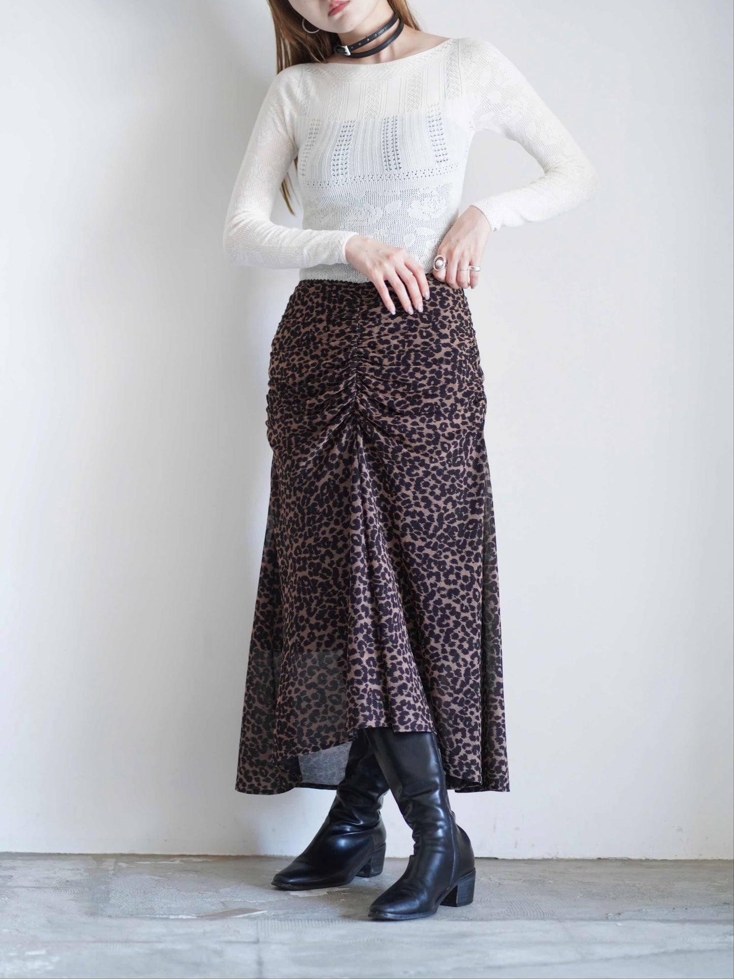 Rose pattern lace-knit bodysuit