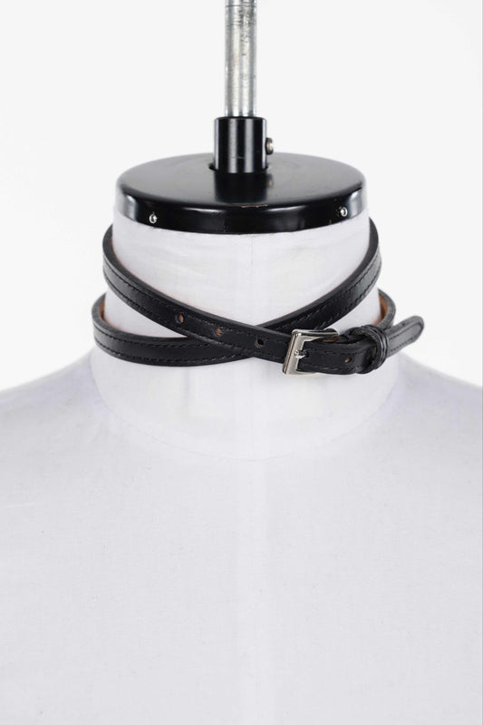 Leather skinny choker