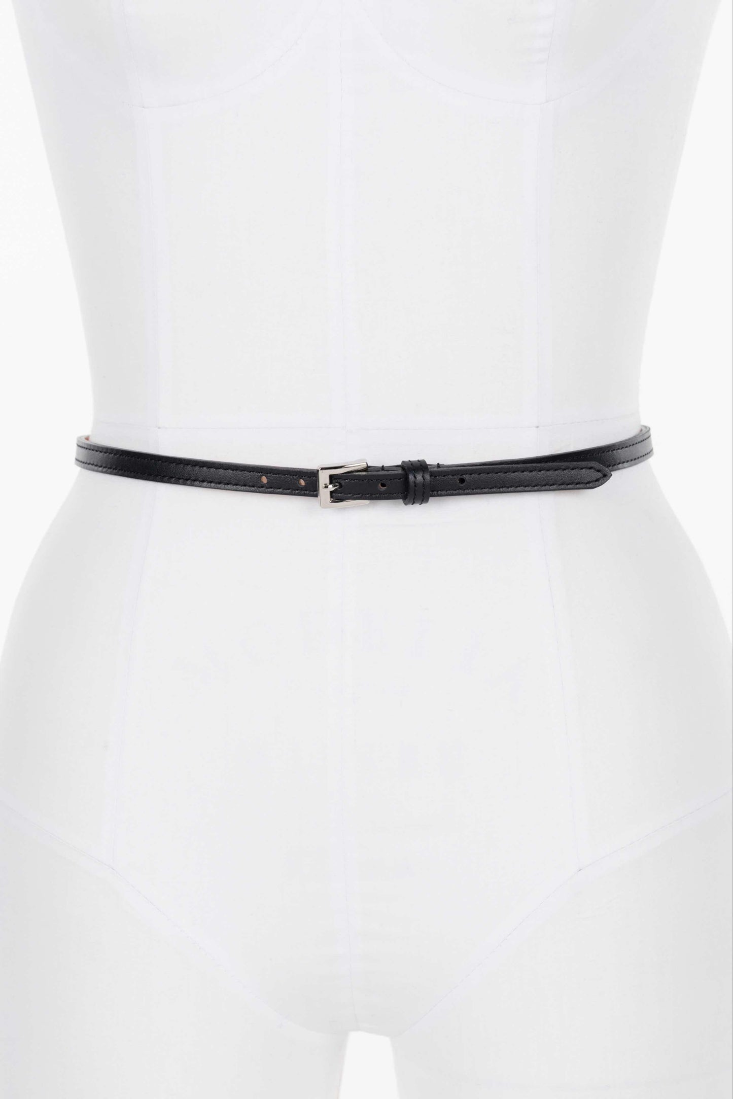 Leather skinny choker
