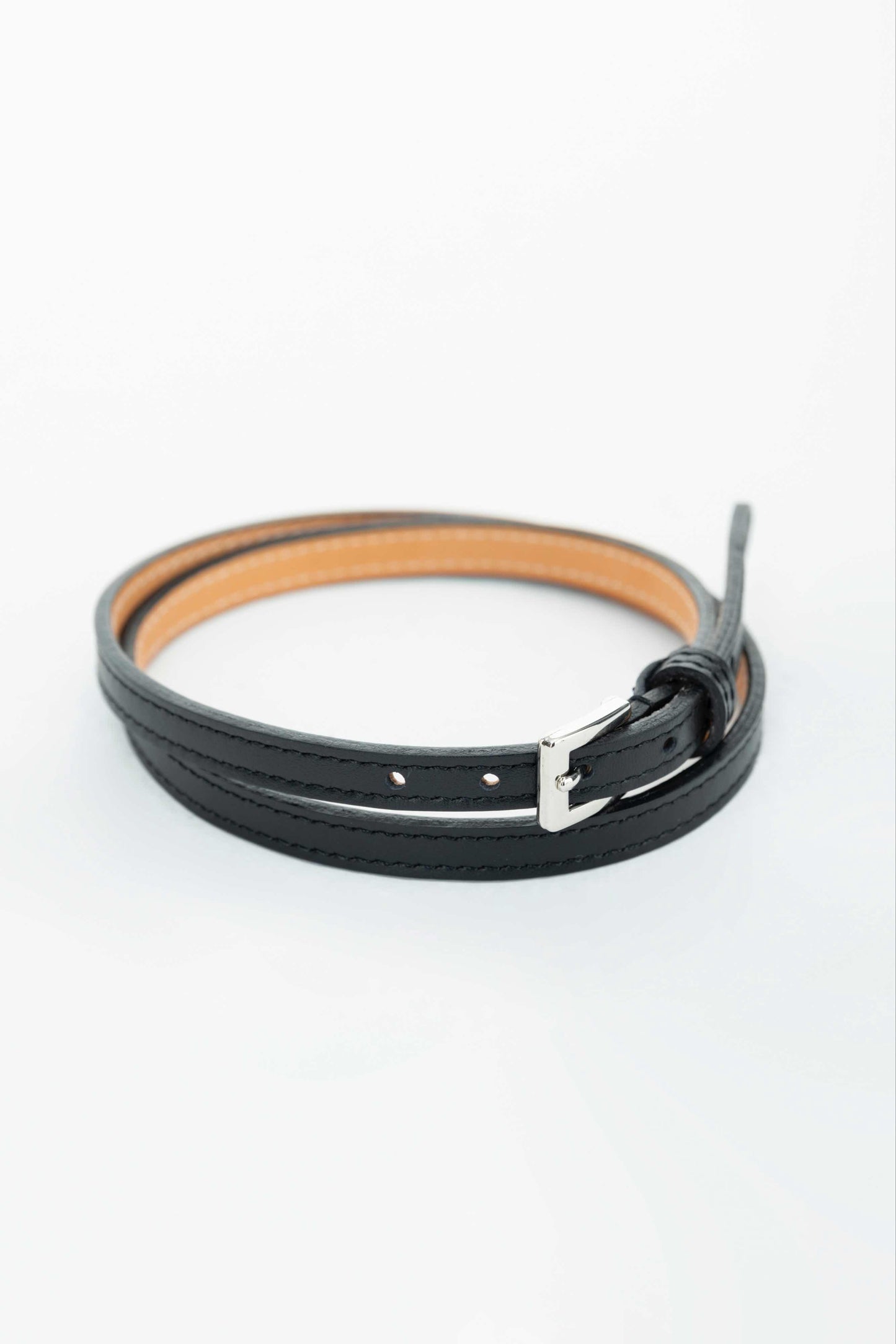 Leather skinny choker