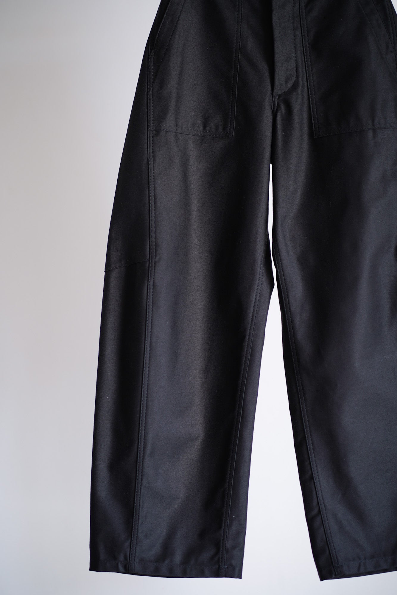 BACK SATIN BARREL-LEG PANTS 【 GENDERLESS 】
