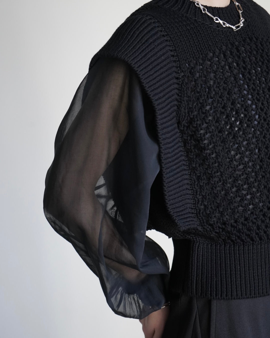 CROCHET SLEEVELESS KNIT