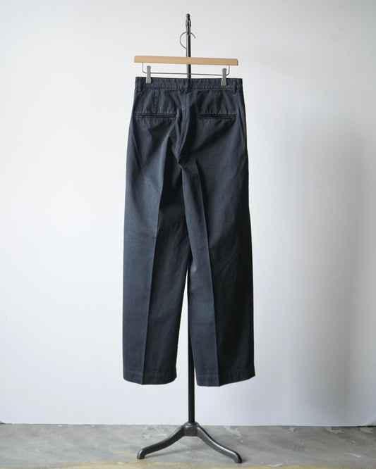 GARMENT-DYED FINX CHINO ONE-TUCK WIDE PANTS