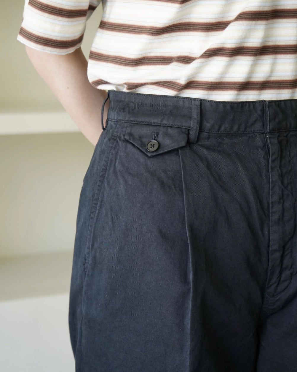 GARMENT-DYED FINX CHINO ONE-TUCK WIDE PANTS
