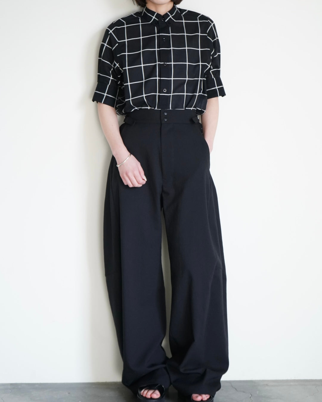 SHEER BACK WINDOWPANE SHORT-SLV BLOUSE