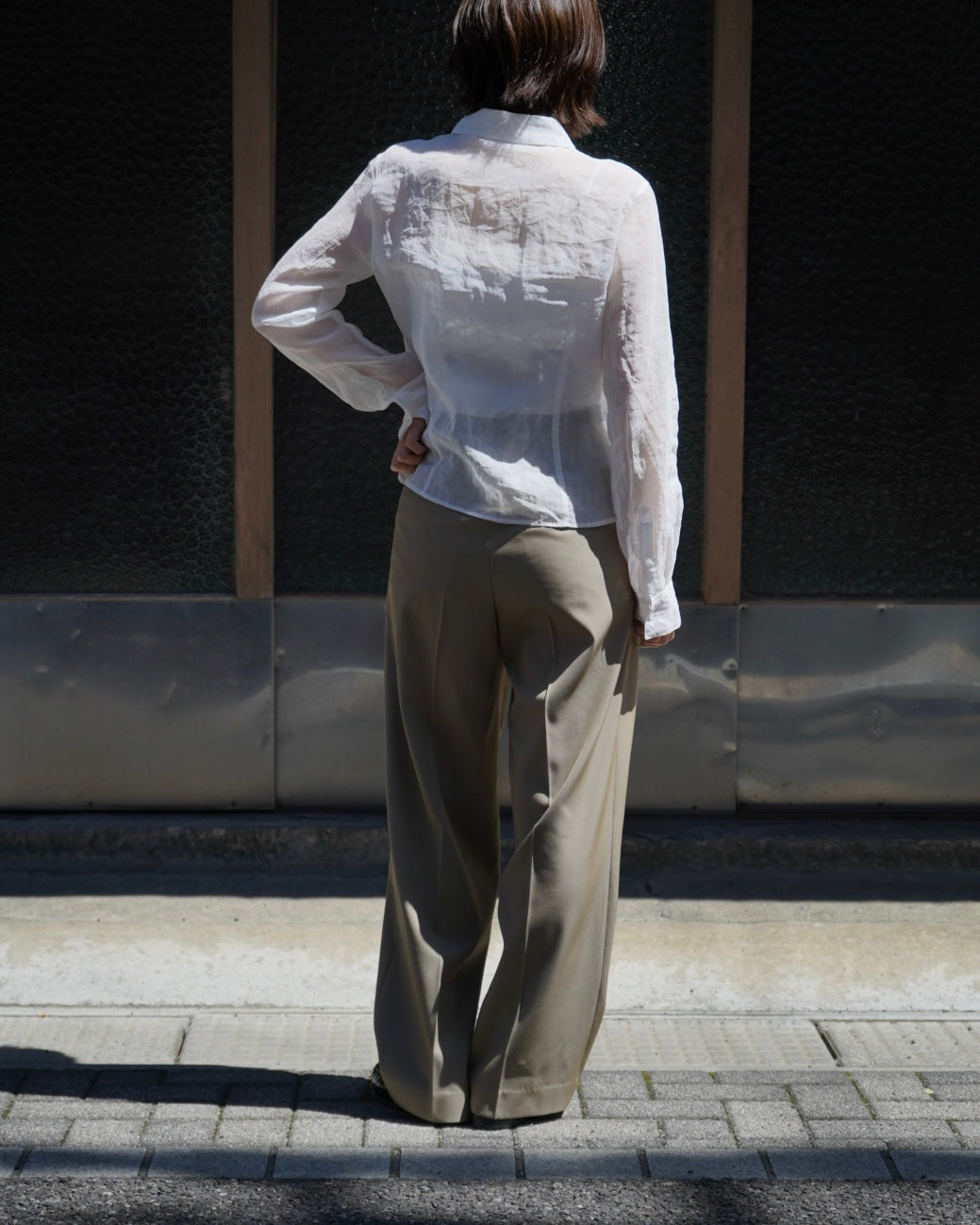 LIGHT WOOL MAX GABARDINE TWO-TUCK SLACKS