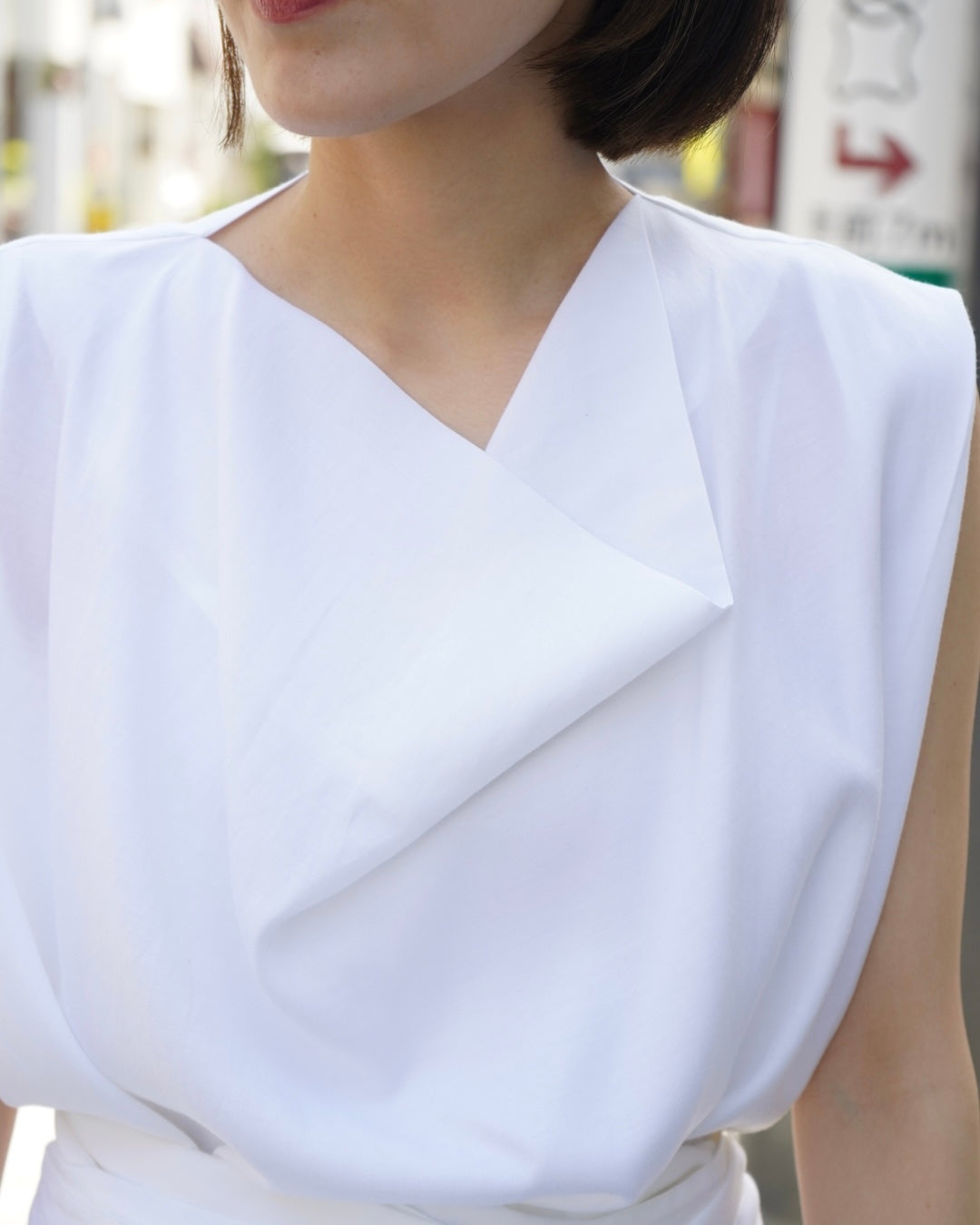 TWILL COWL NECK SLEEVELESS BLOUSE