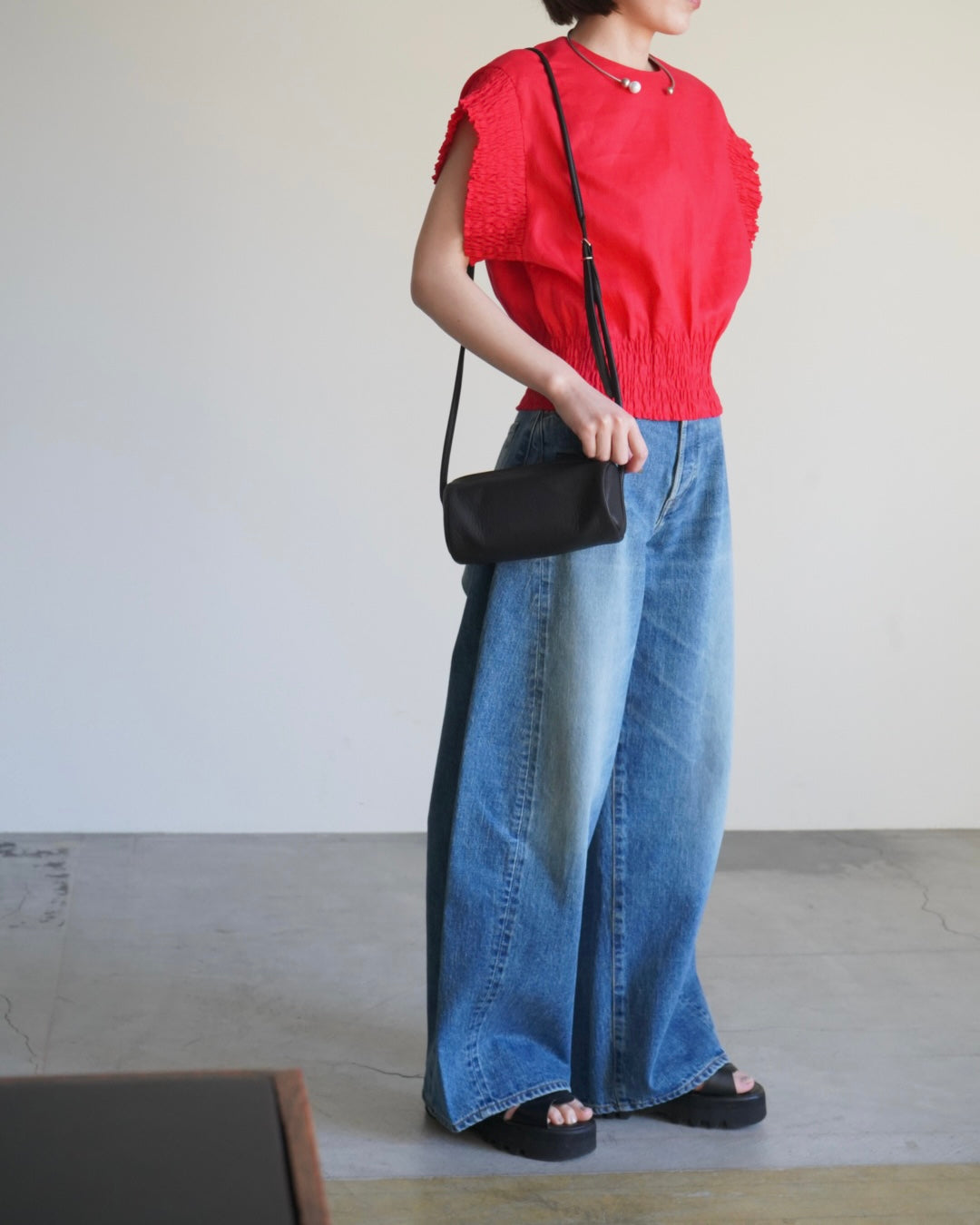 BARREL-LEG DENIM JEANS