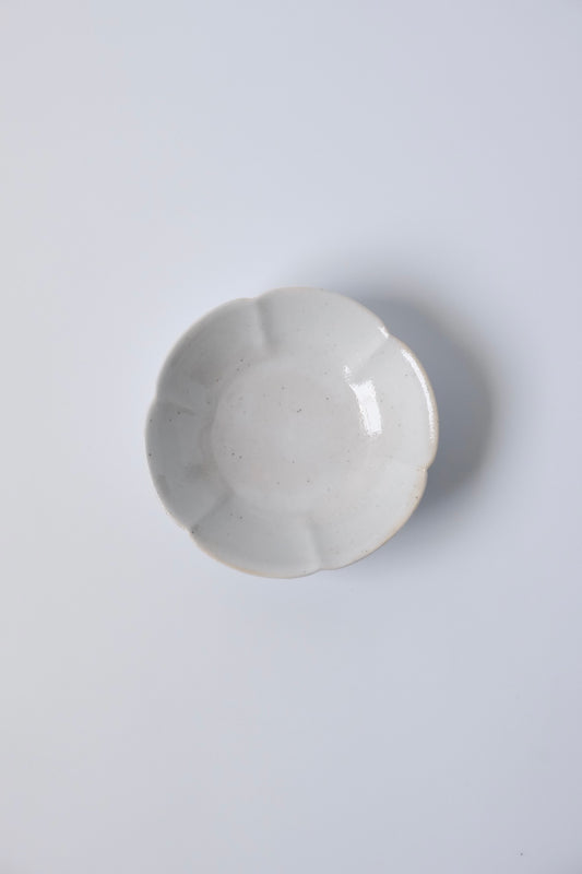 白磁花型皿