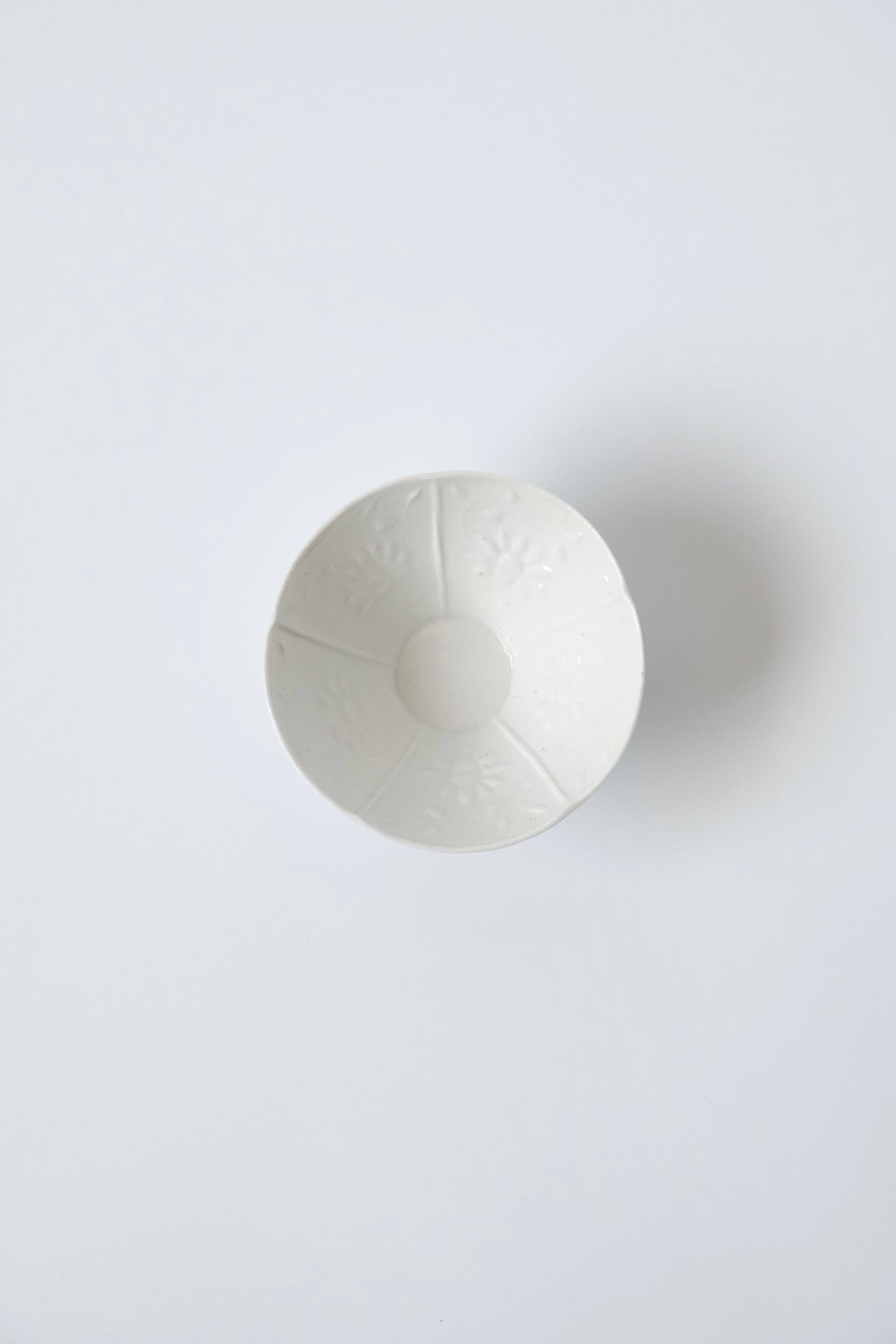 白磁草花型打小鉢