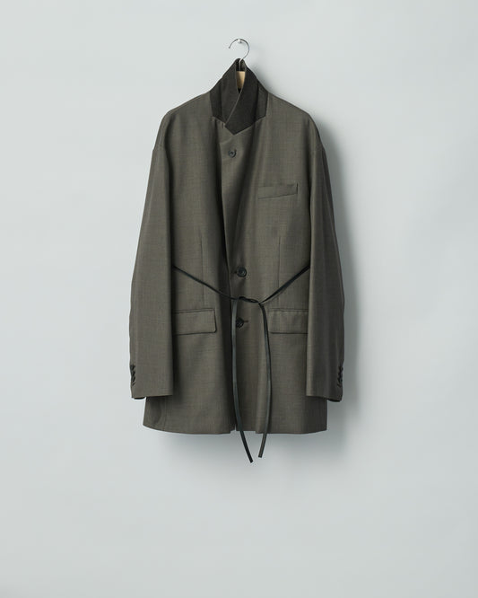 sssteinのEXTRA FINE WOOL OVERSIZED SINGLE BREAST LONG JACKETのカラーはBROWN GREYの襟を立てた際の商品画像です。こちらの商品は通信販売での購入が可能です。