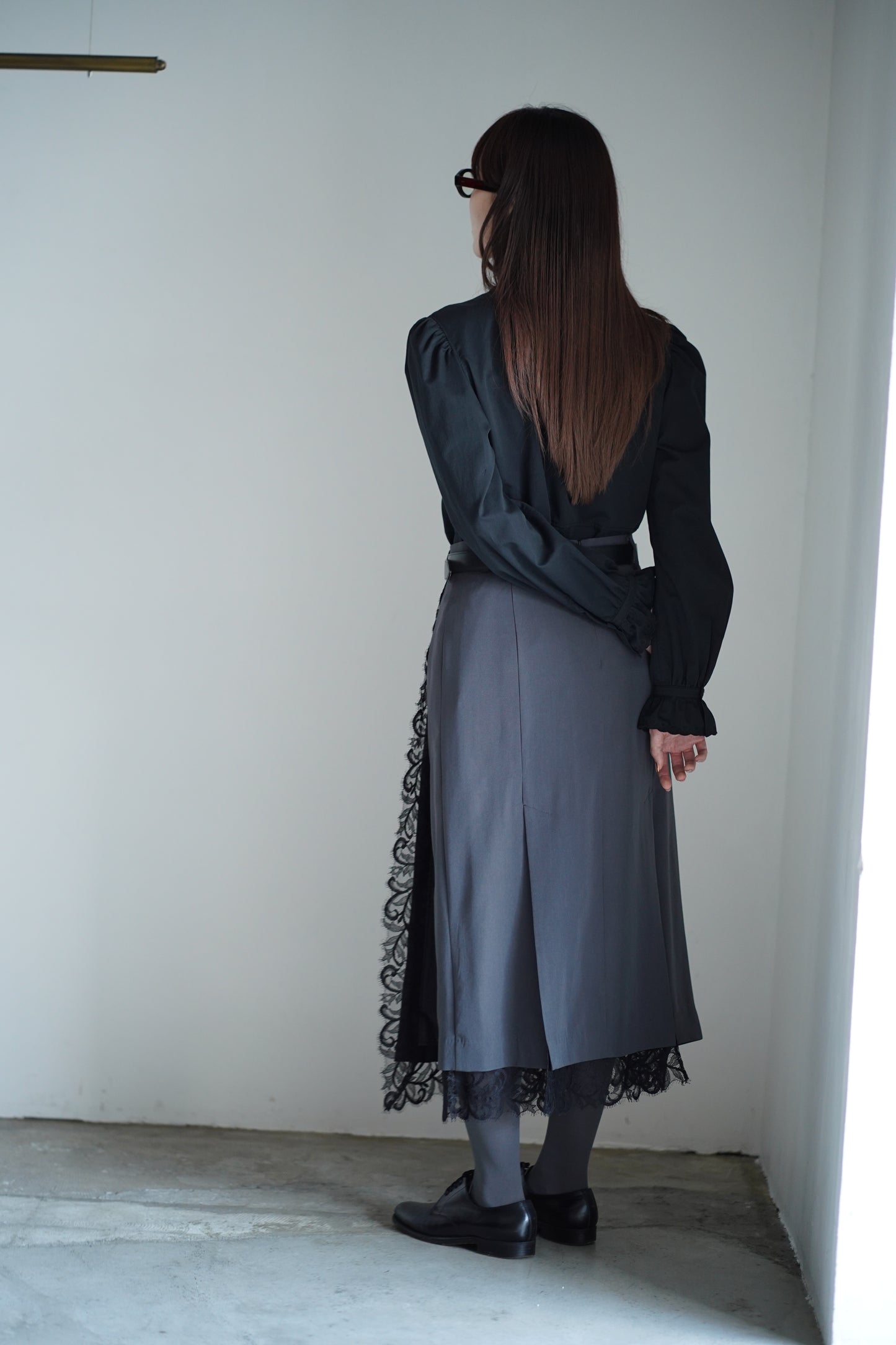 FINE WOOL PLEATED SKIRT WITH LACE TRIM