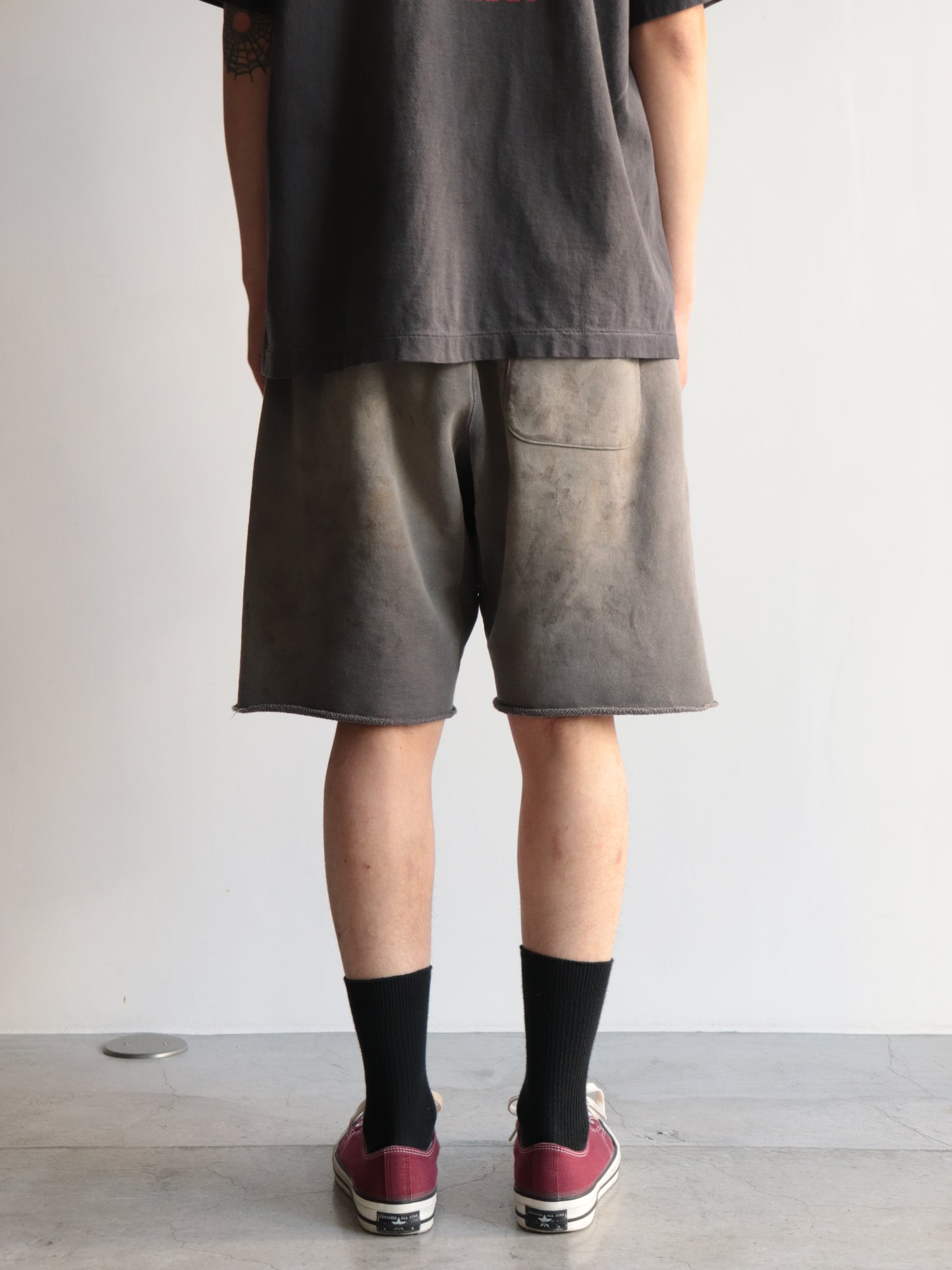 069 / SWEAT SHORTS / SAINT