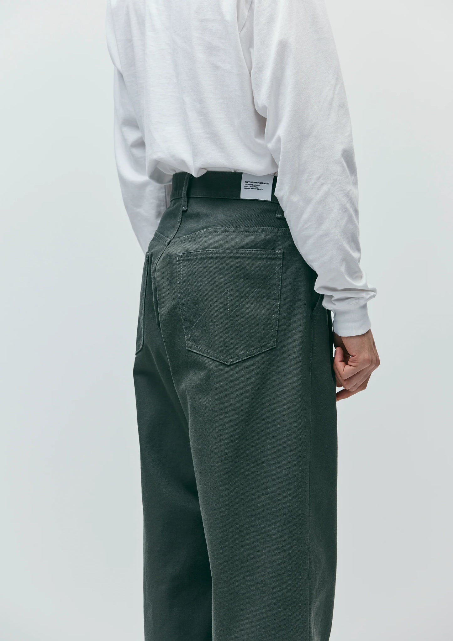BAGGY SILHOUETTE TWO TUCK PANTS