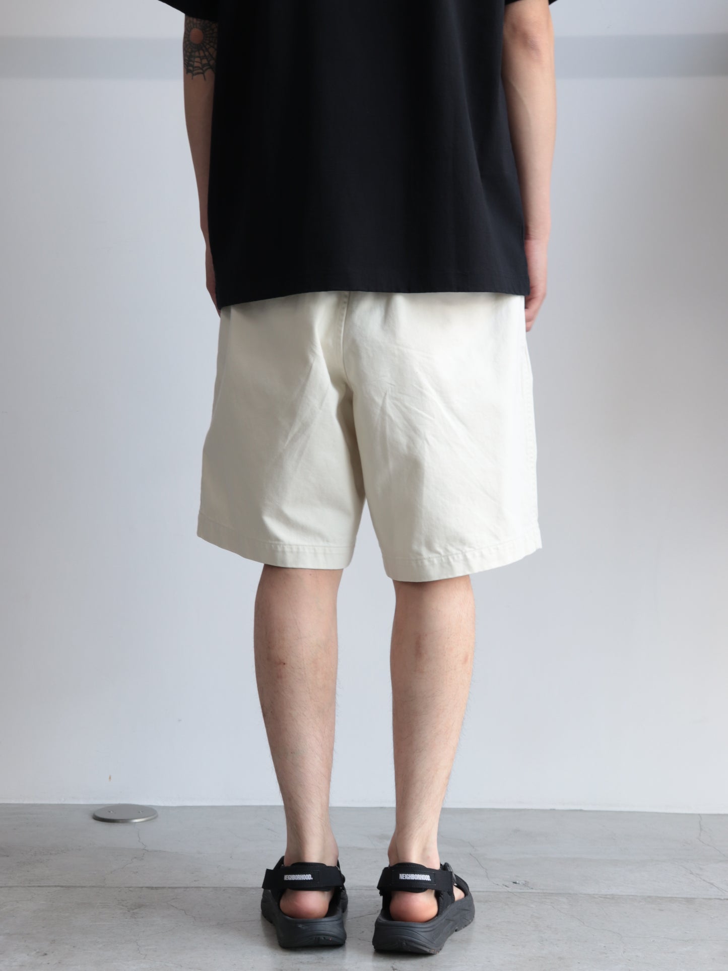TWO TUCK SHORTS
