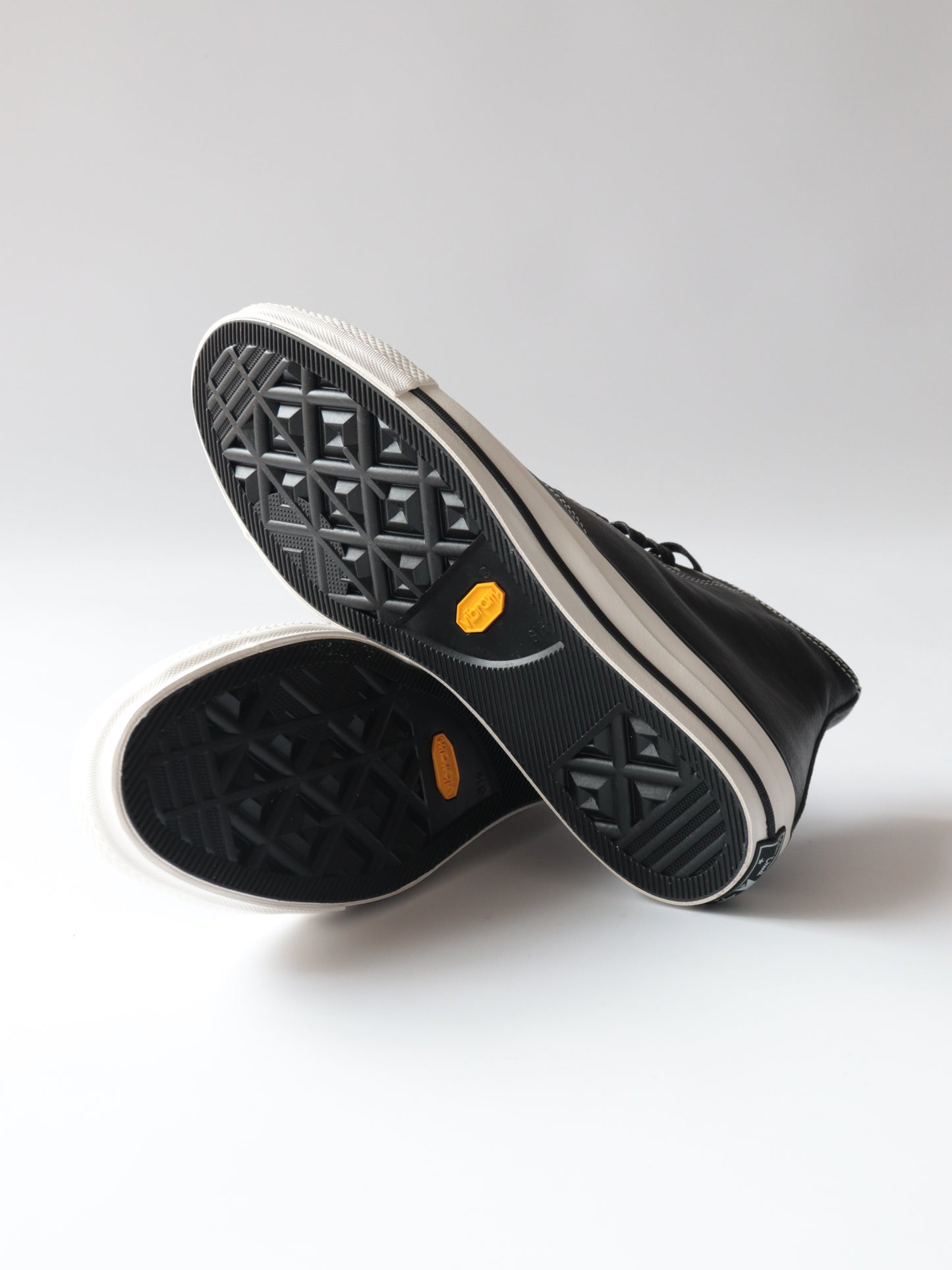 CHUCK TAYLOR LEATHER HI