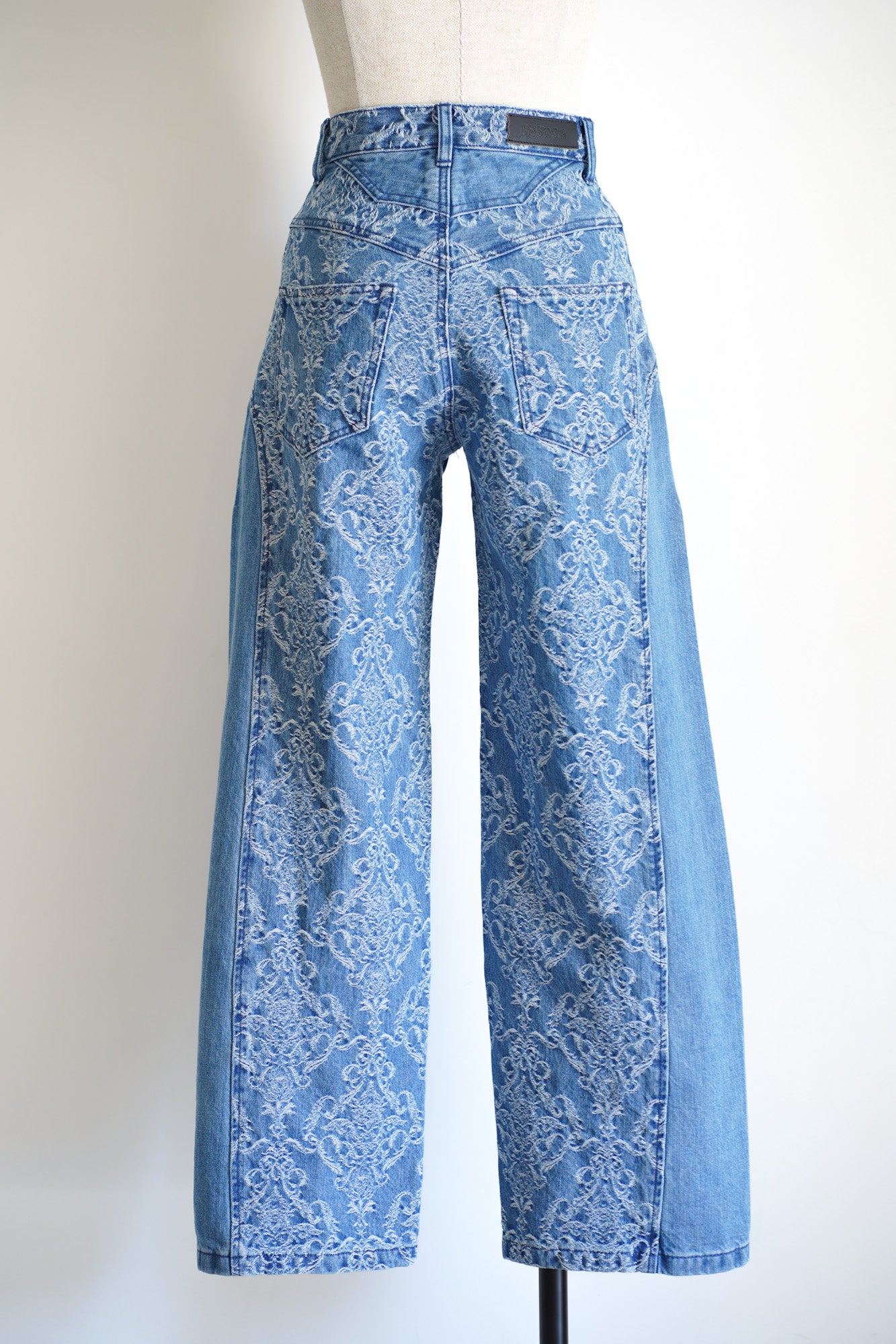 DAMASK-JACQUARD DENIM CURVE-FIT HIGH-RISE JEANS