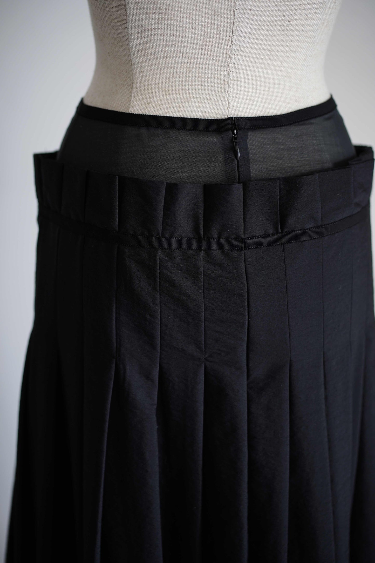 PLEATED MAXI SKIRT