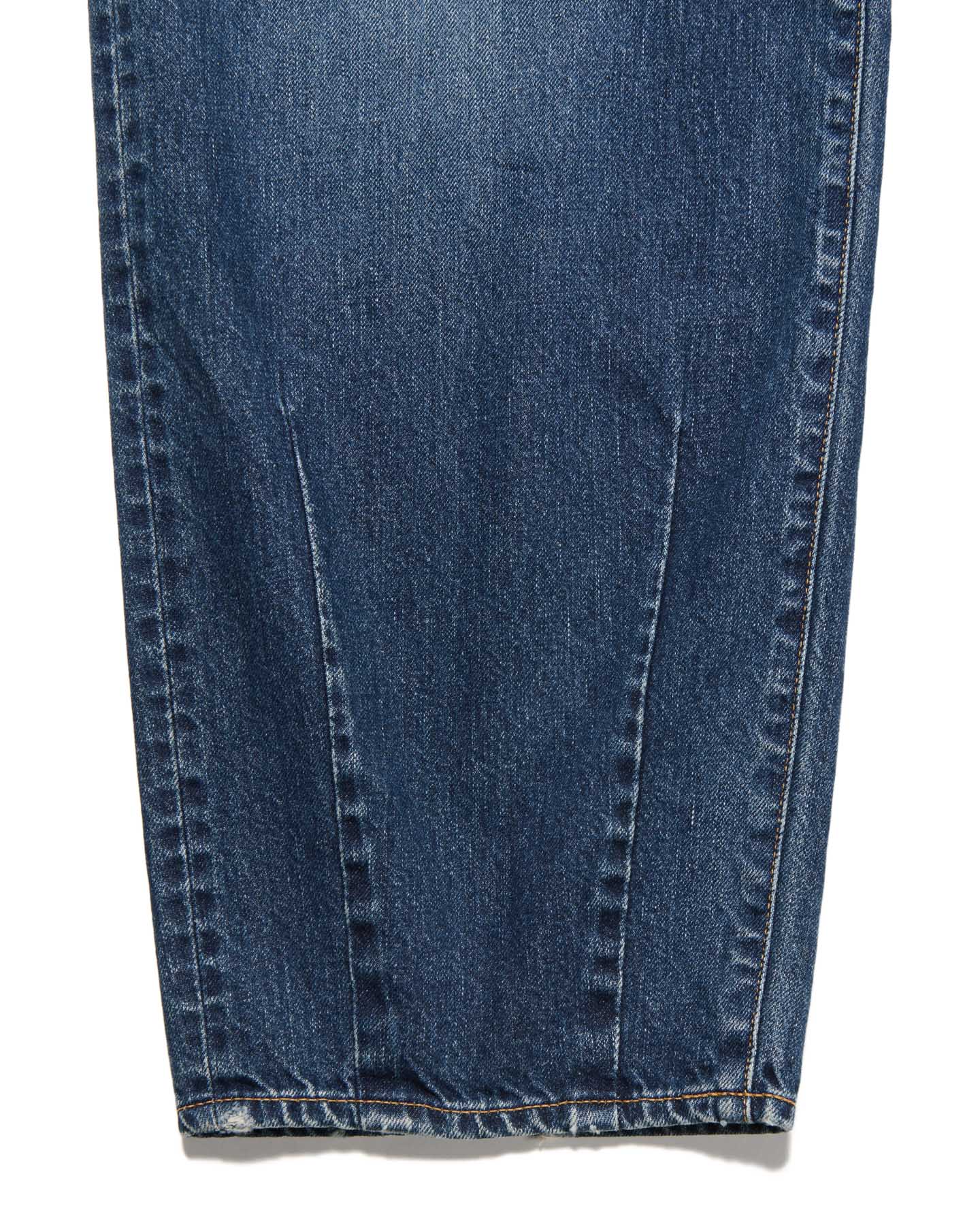 DAMAGED HEM TUCK WIDE STRAIGHT JEANS