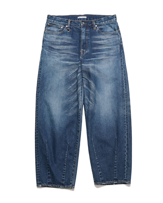 DAMAGED HEM TUCK WIDE STRAIGHT JEANS