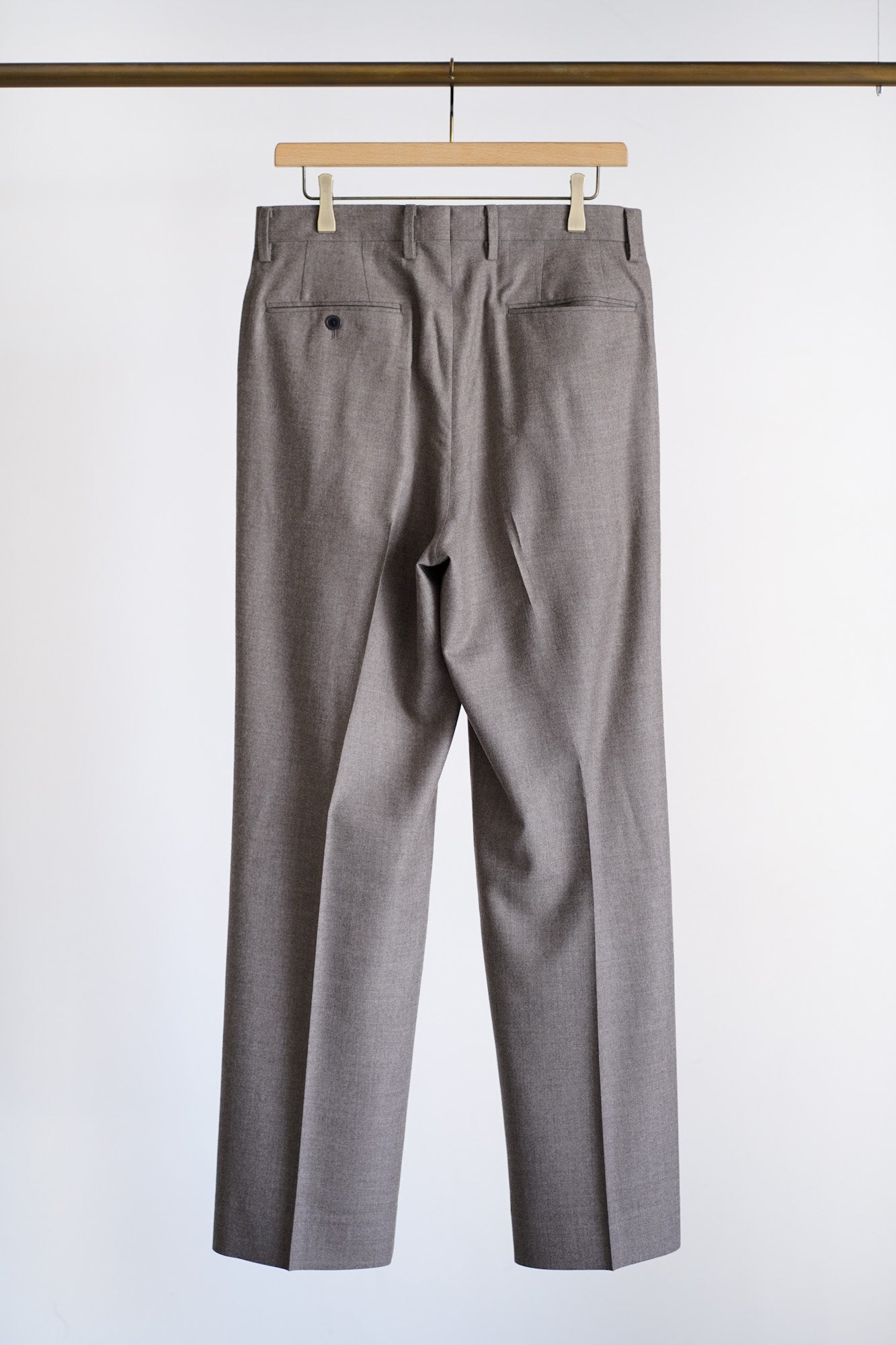SUPER LIGHT WOOL TWO-TUCK SLACKS