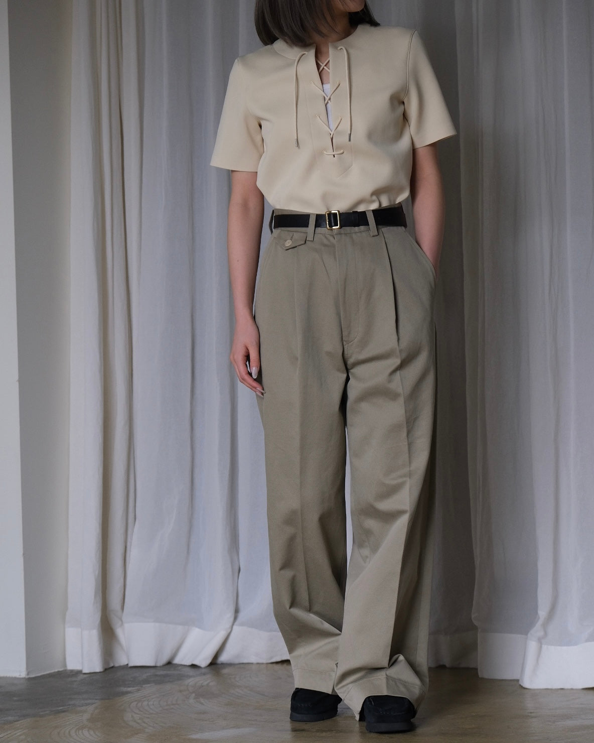 WASHED FINX CHINO ONE-TUCK PANTS – イデアル公式オンラインショップ