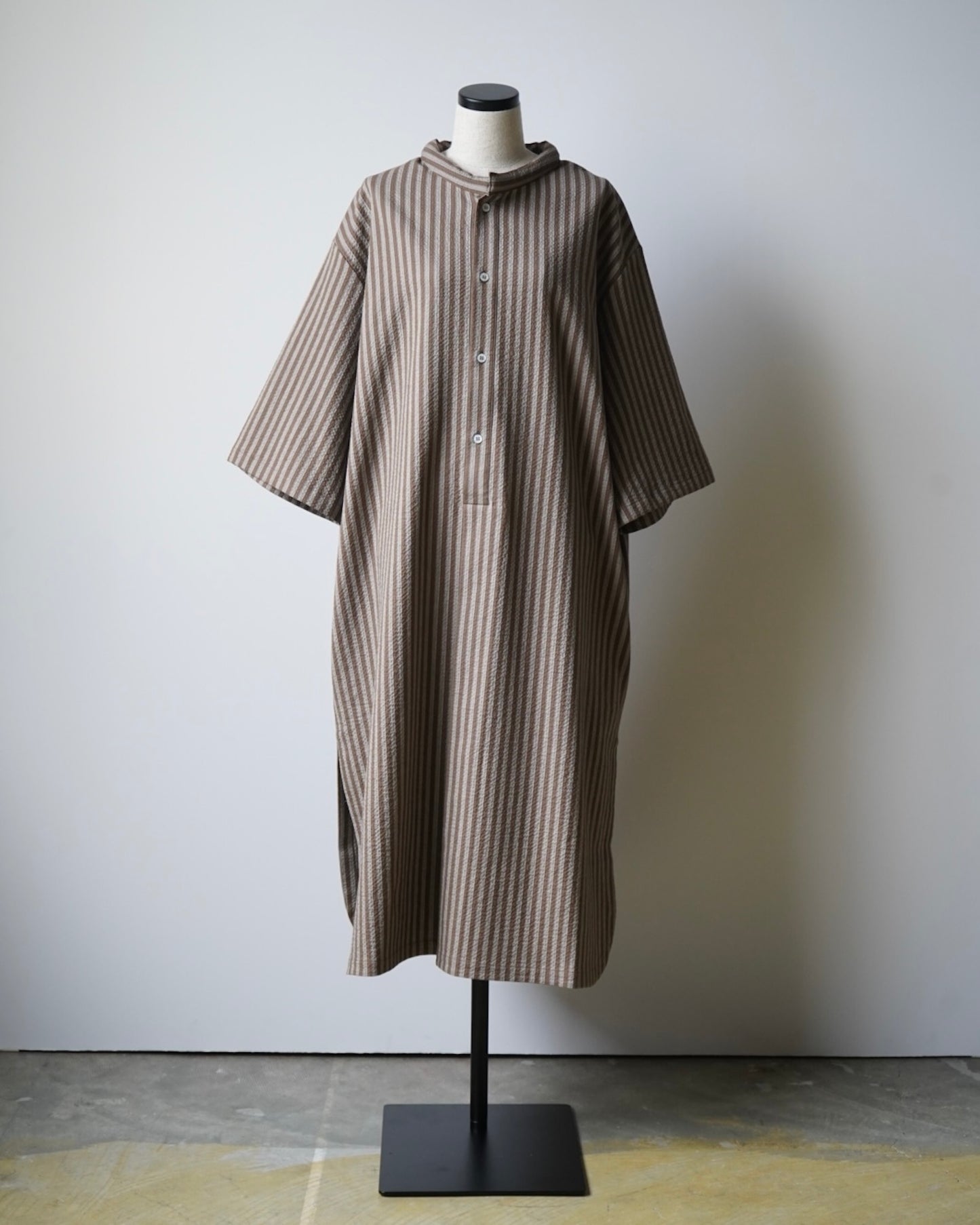 CAFTAN WITH PADDED COLLAR