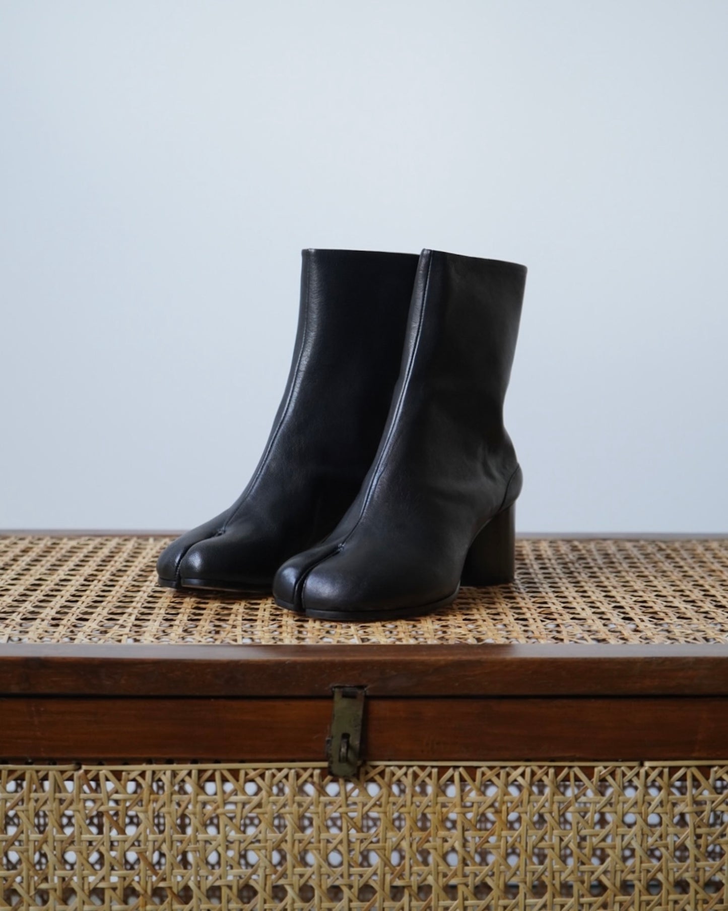 S58WU0246 TABI BOOTS