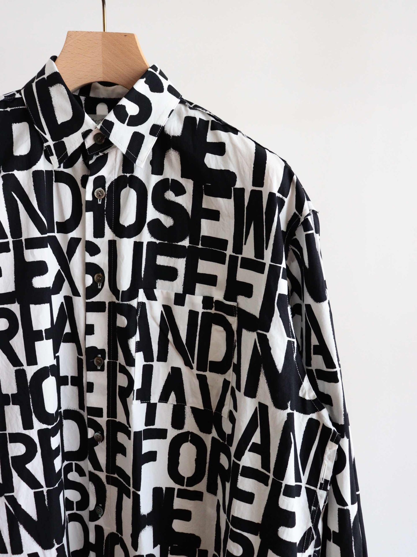 regular collar shirt